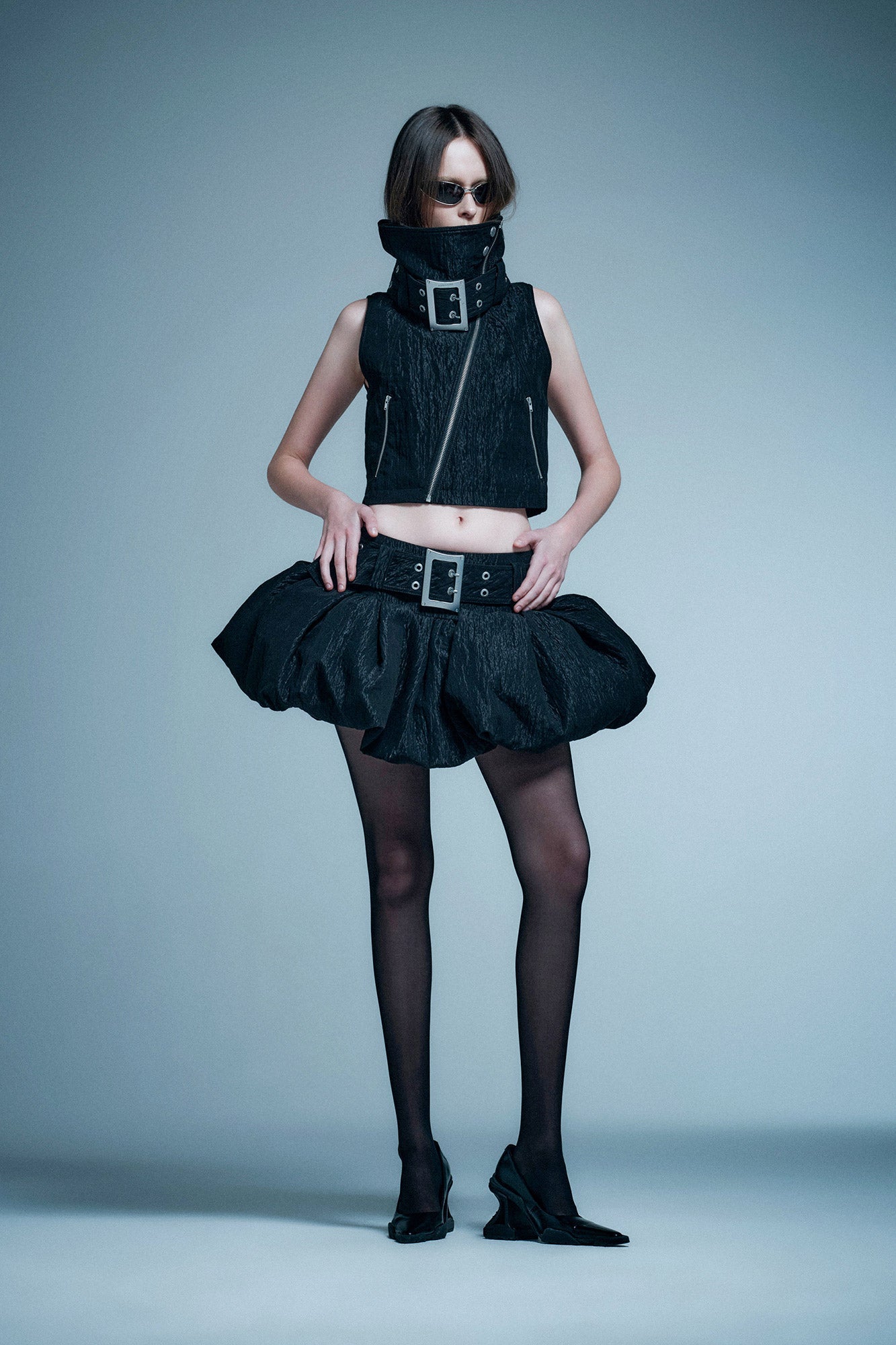 Stand up collar buckle sleeveless vest