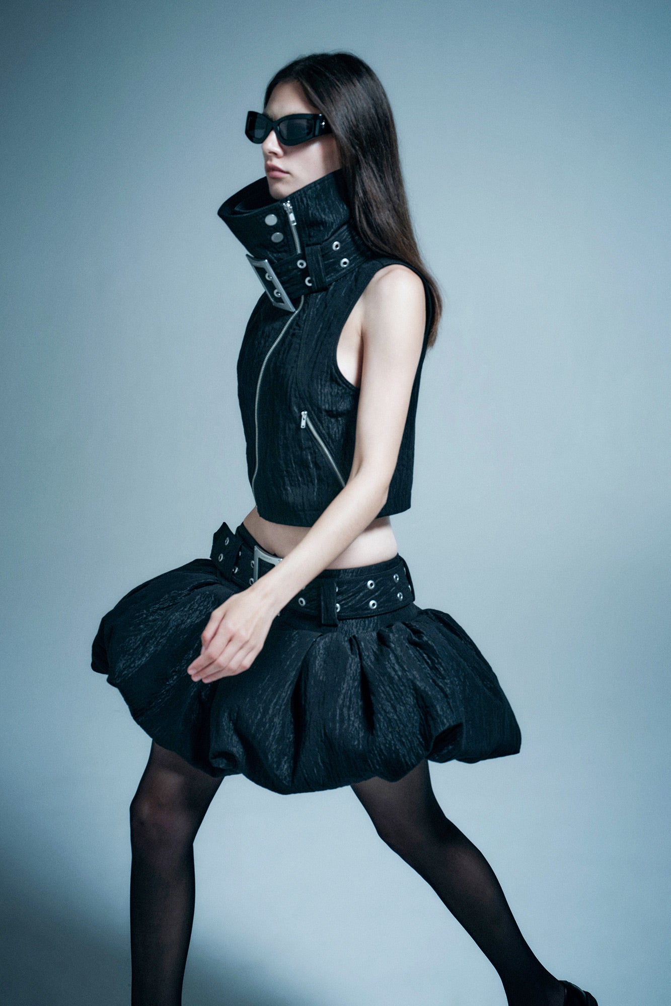Stand up collar buckle sleeveless vest