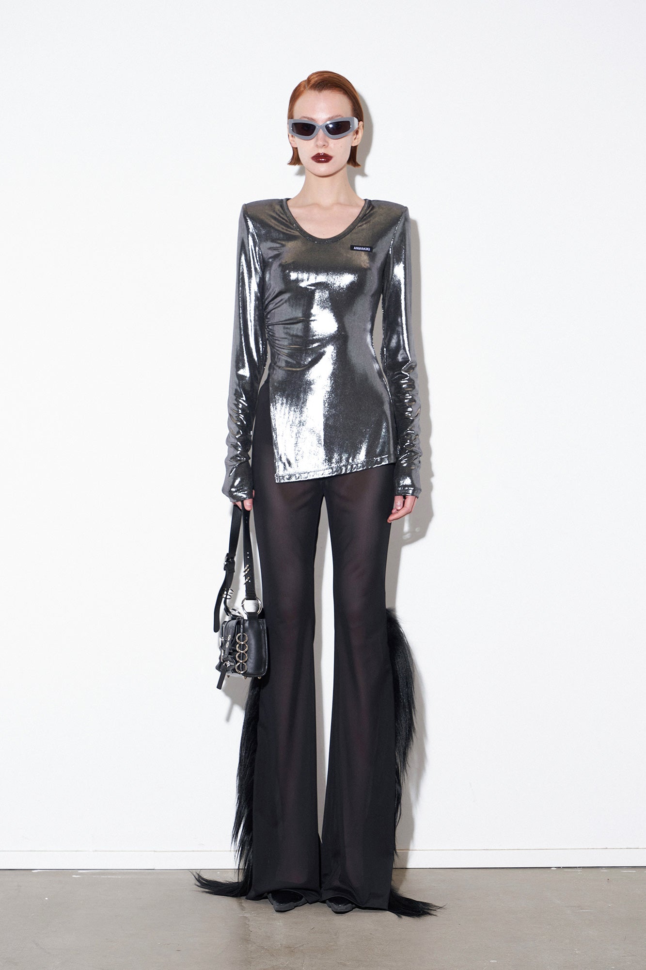 Pinch pleated slanted slit top