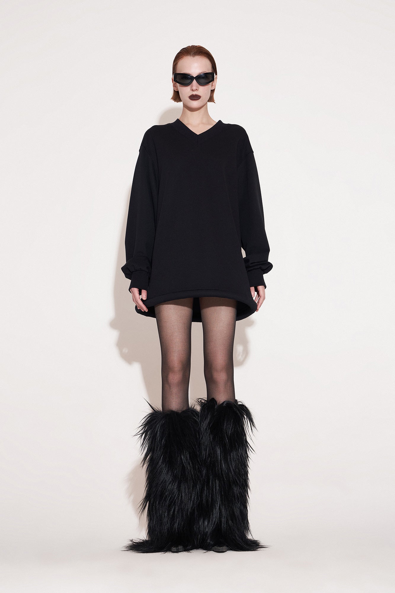 Ufo-hem v-neck sweatshirt