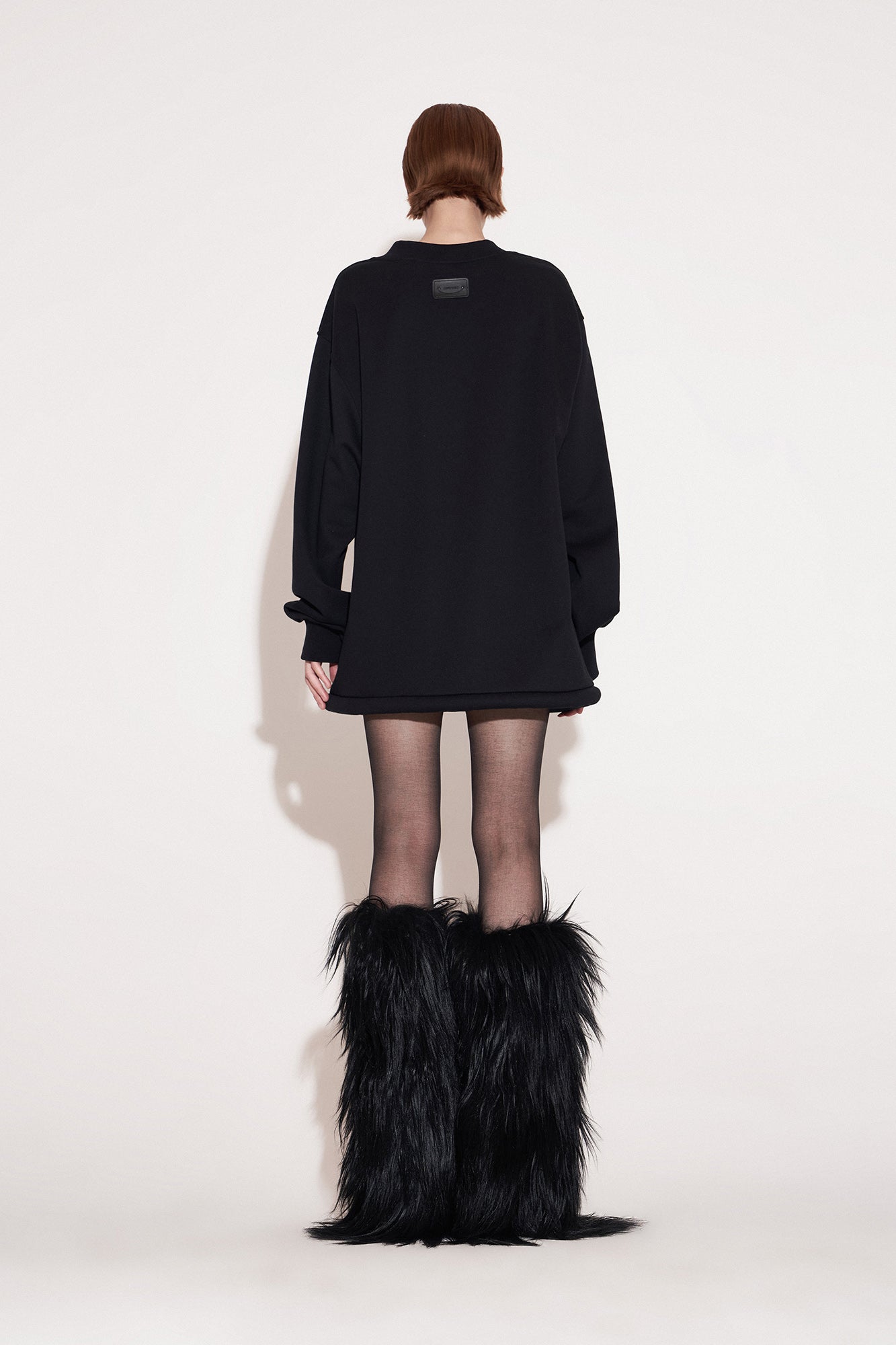 Ufo-hem v-neck sweatshirt
