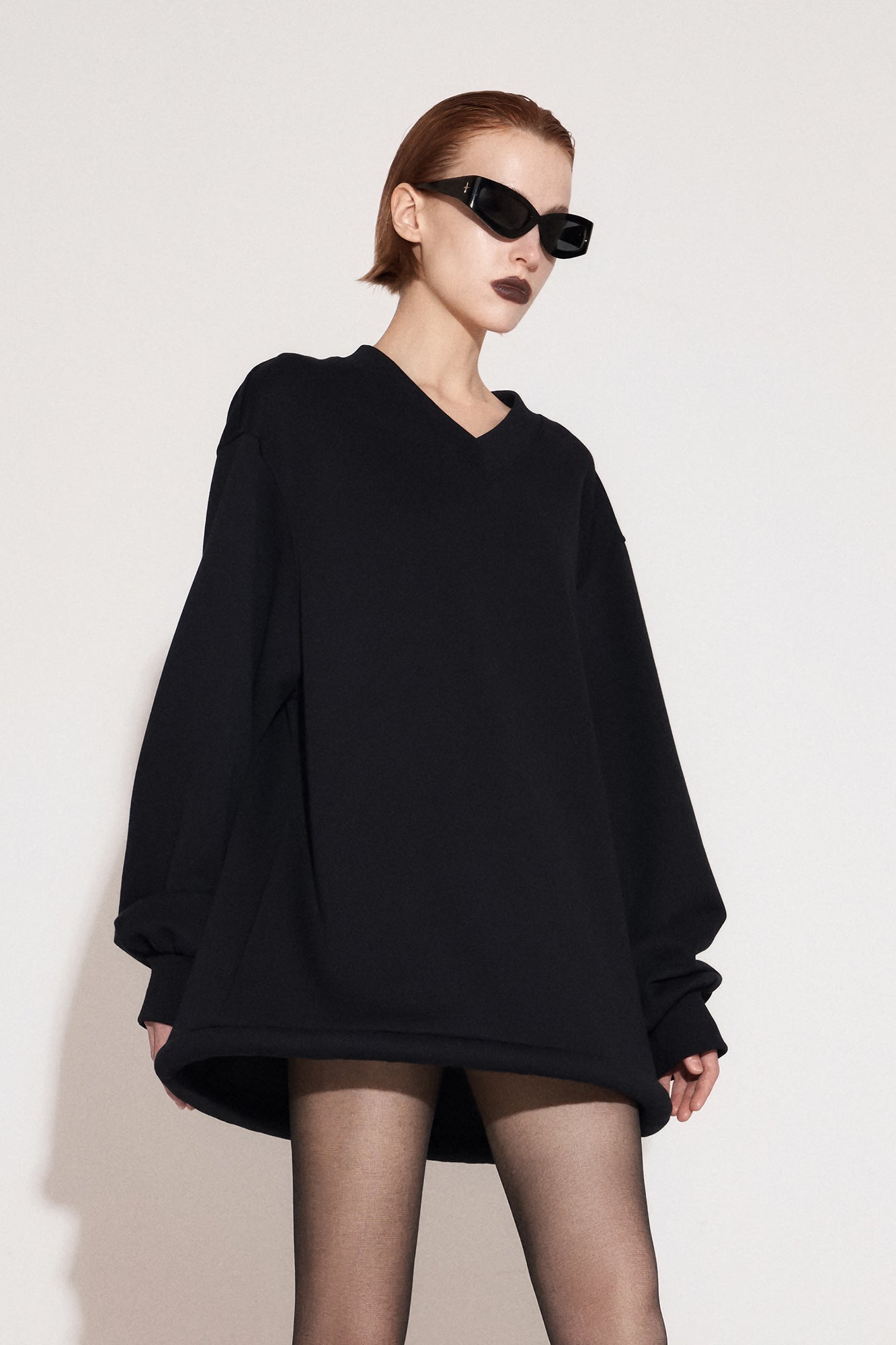 Ufo-hem v-neck sweatshirt