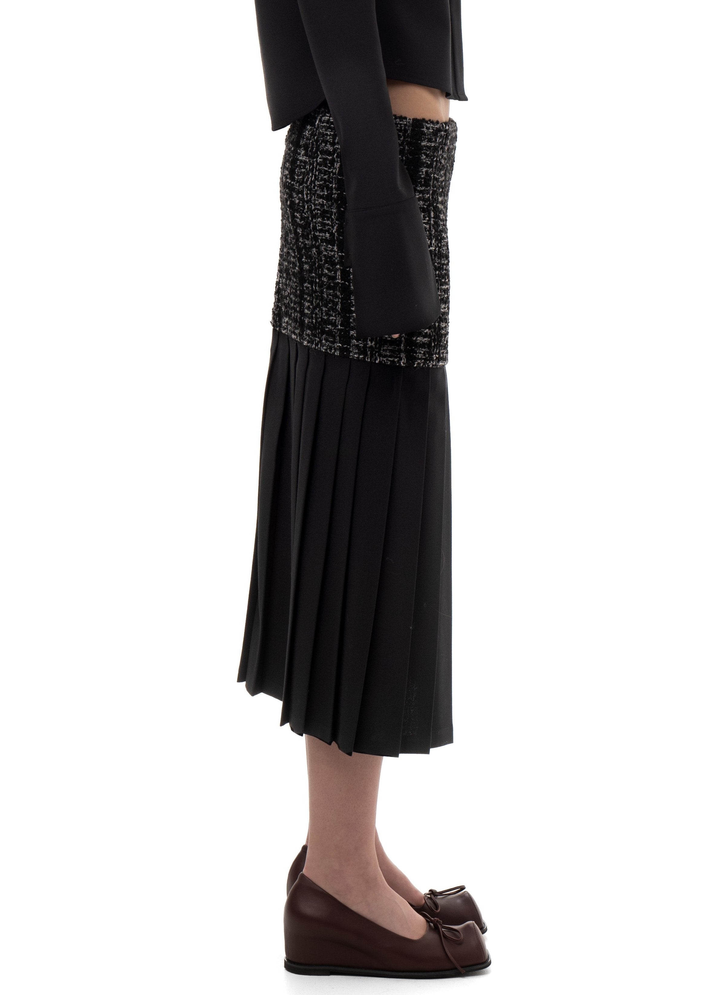 Pleated long skirt