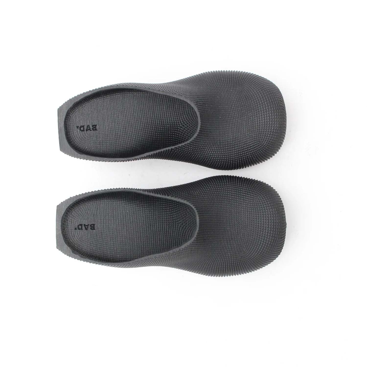 Heeled clogs - black
