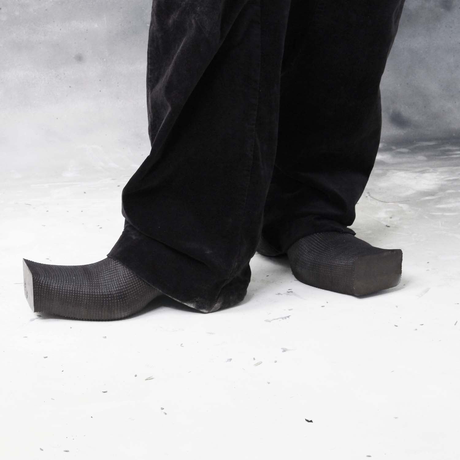 Heeled square toe rubber mules - dark