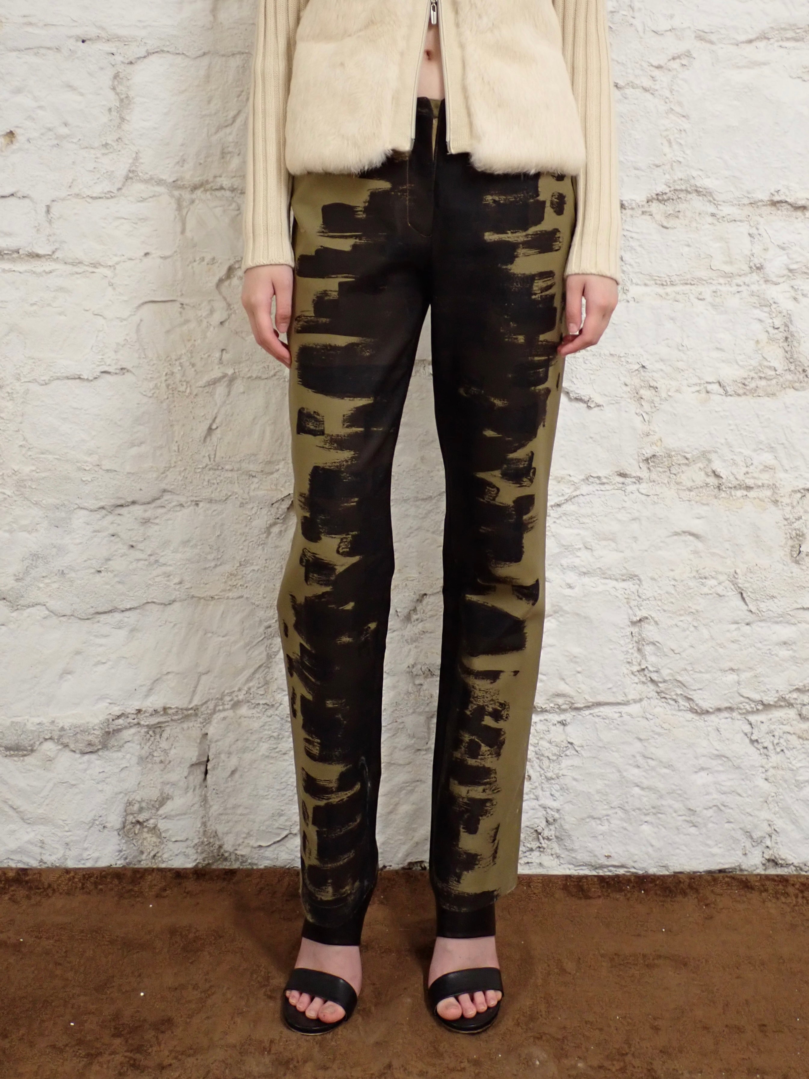 Graphic brown pants