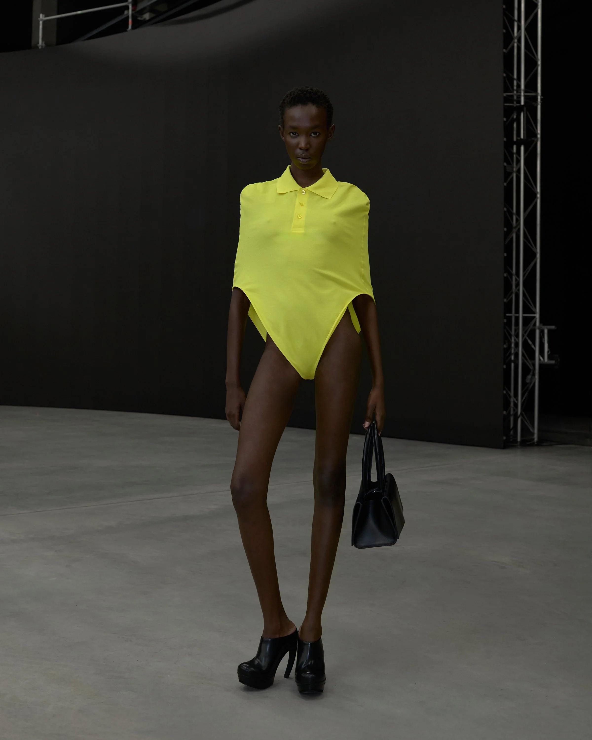 Cut-out polo body