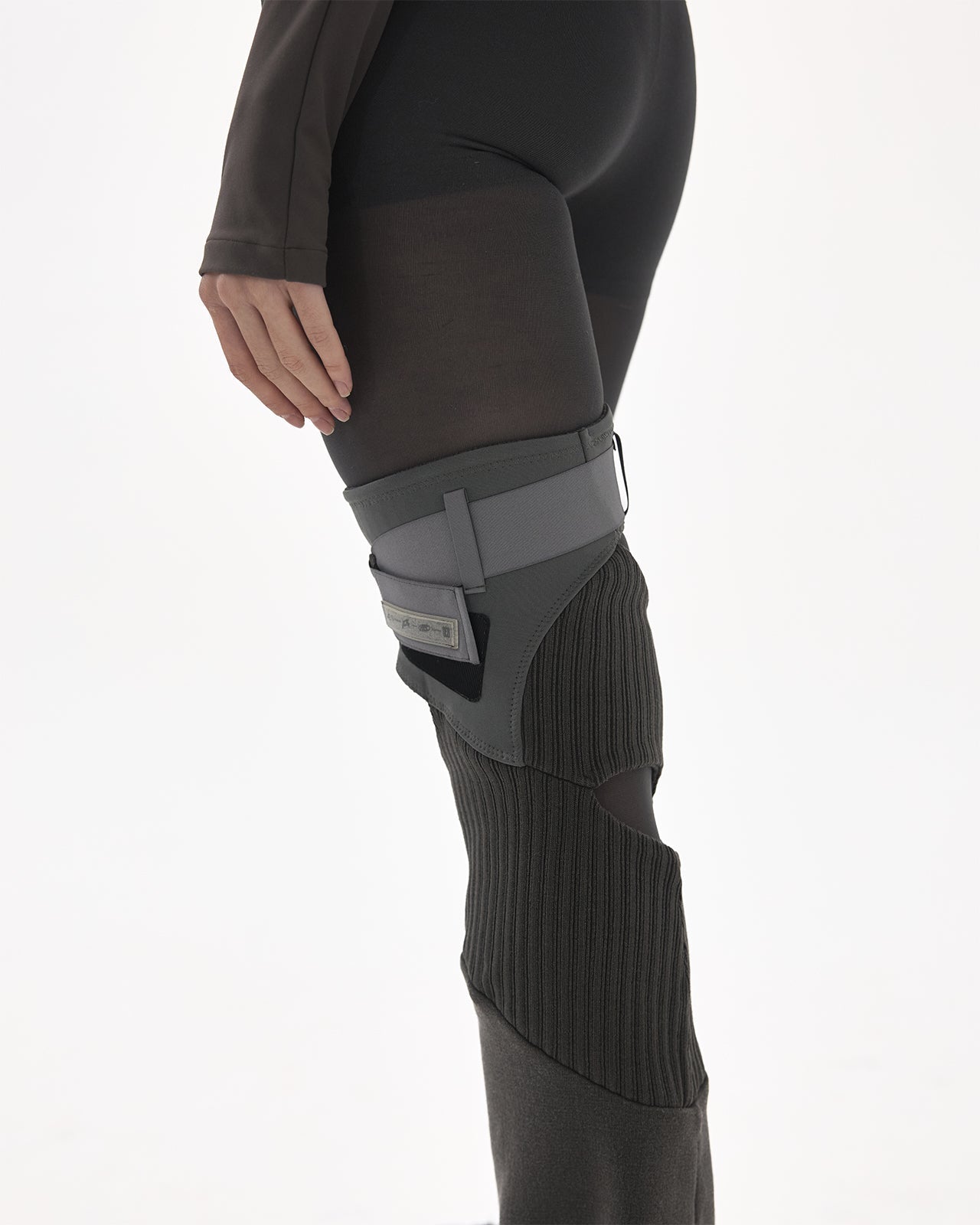 Asymmetric leg warmer