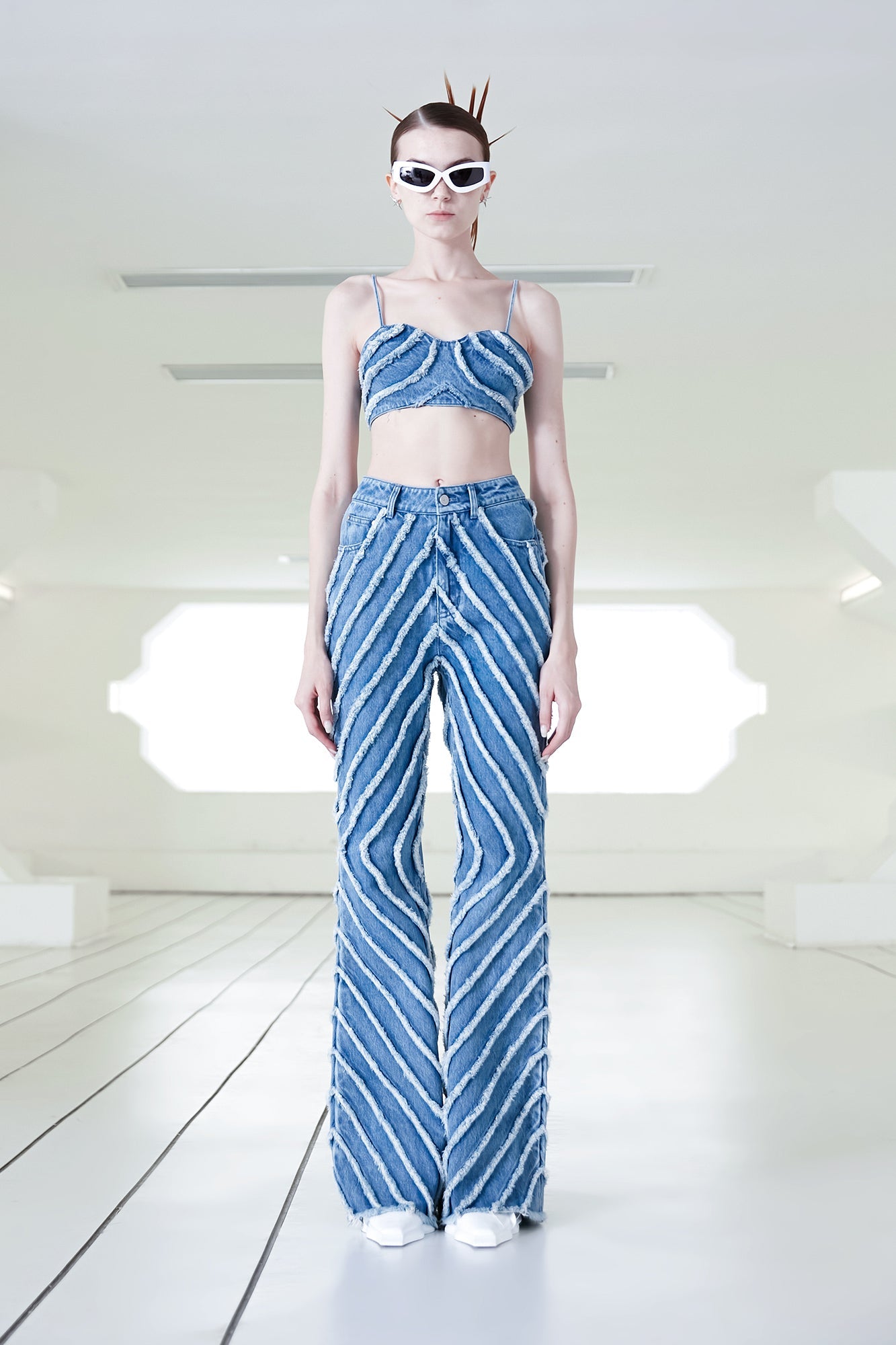 Rough-edged denim flared trousers