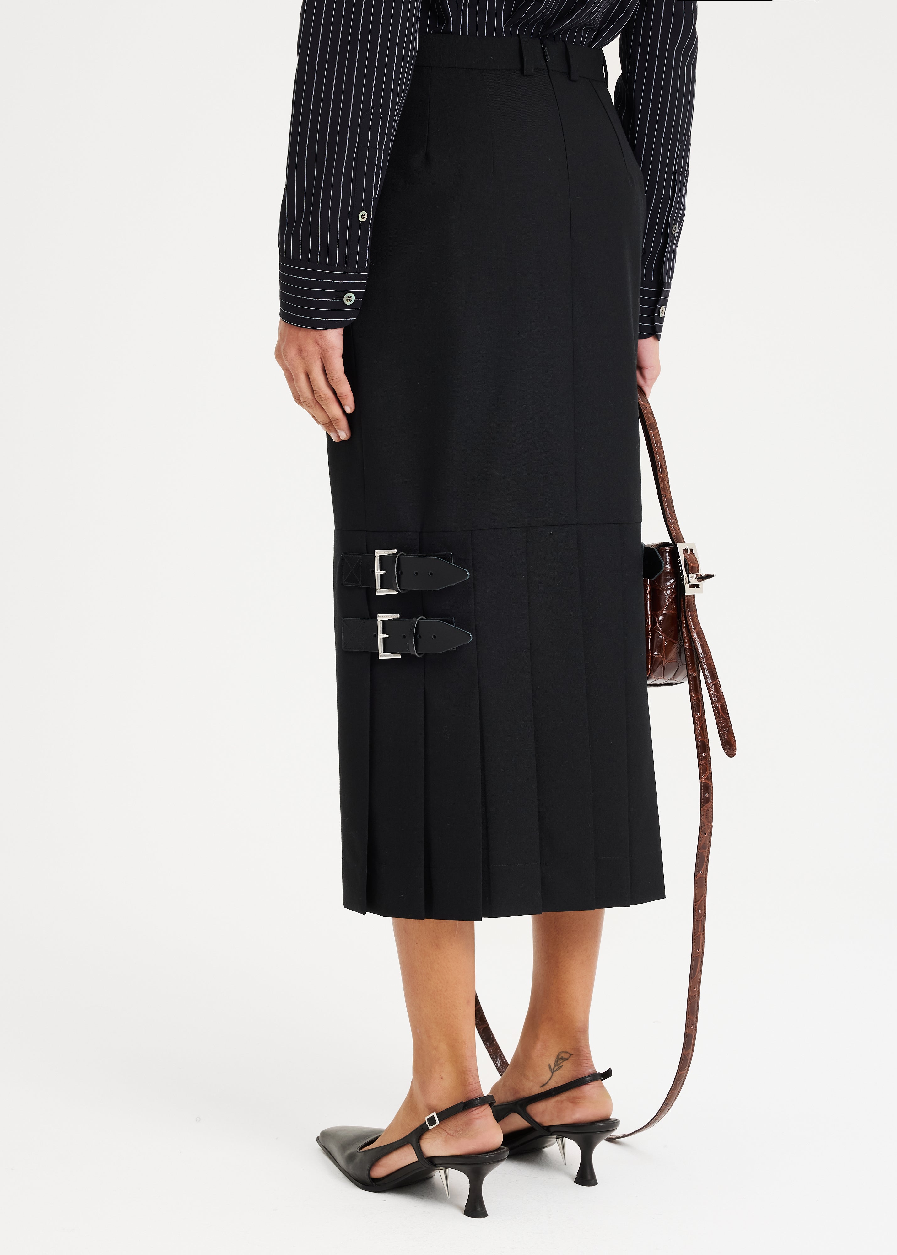 Convex skirt black