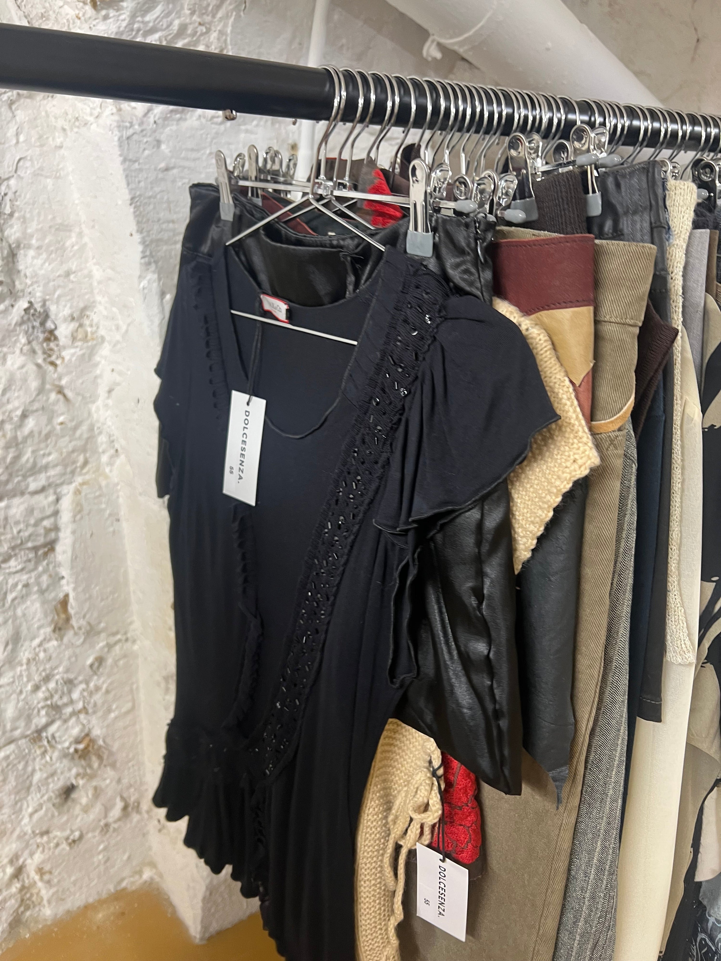 Sequin black top max&co