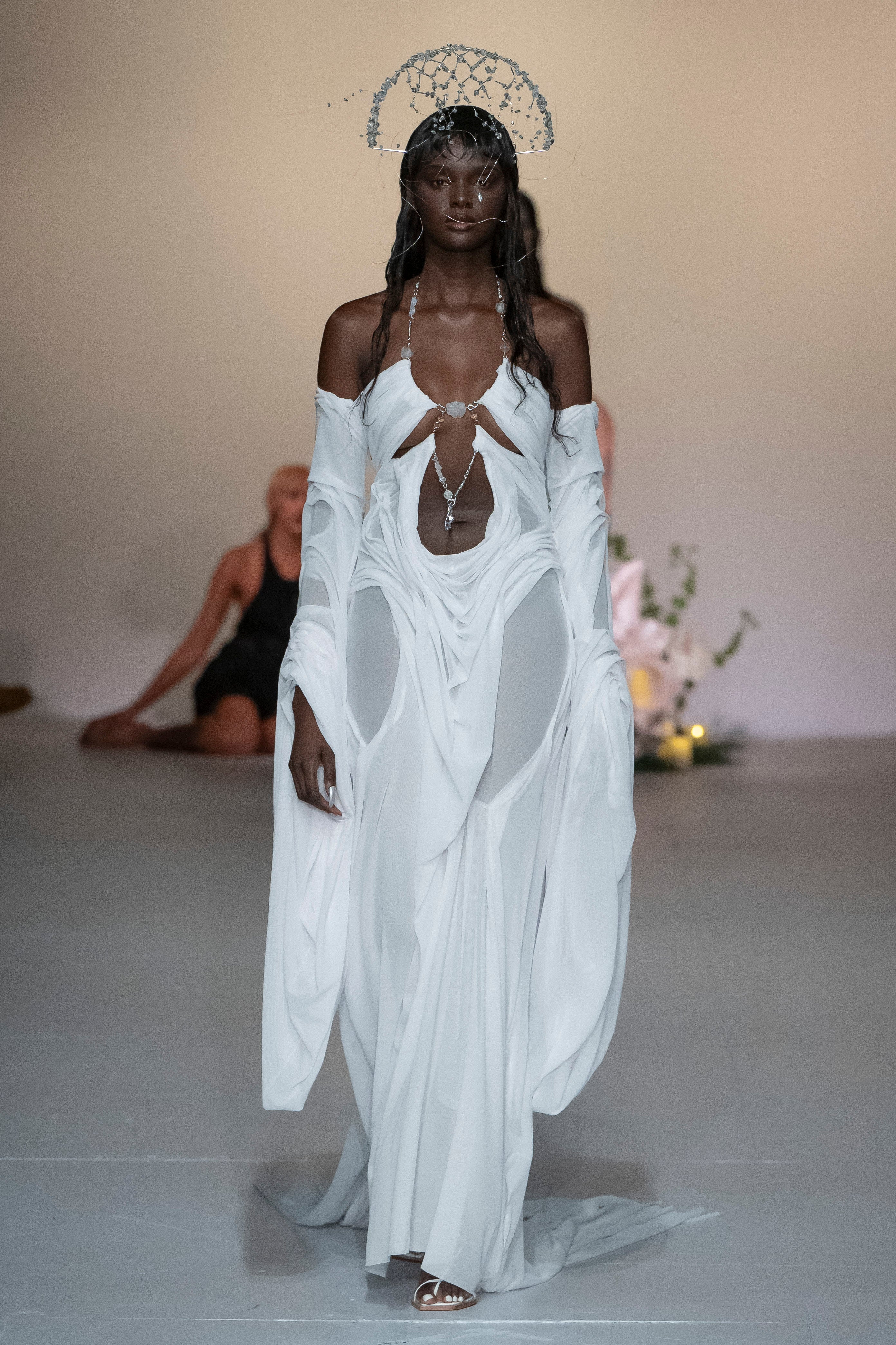 Venus prayer wetlook dress with sleeves