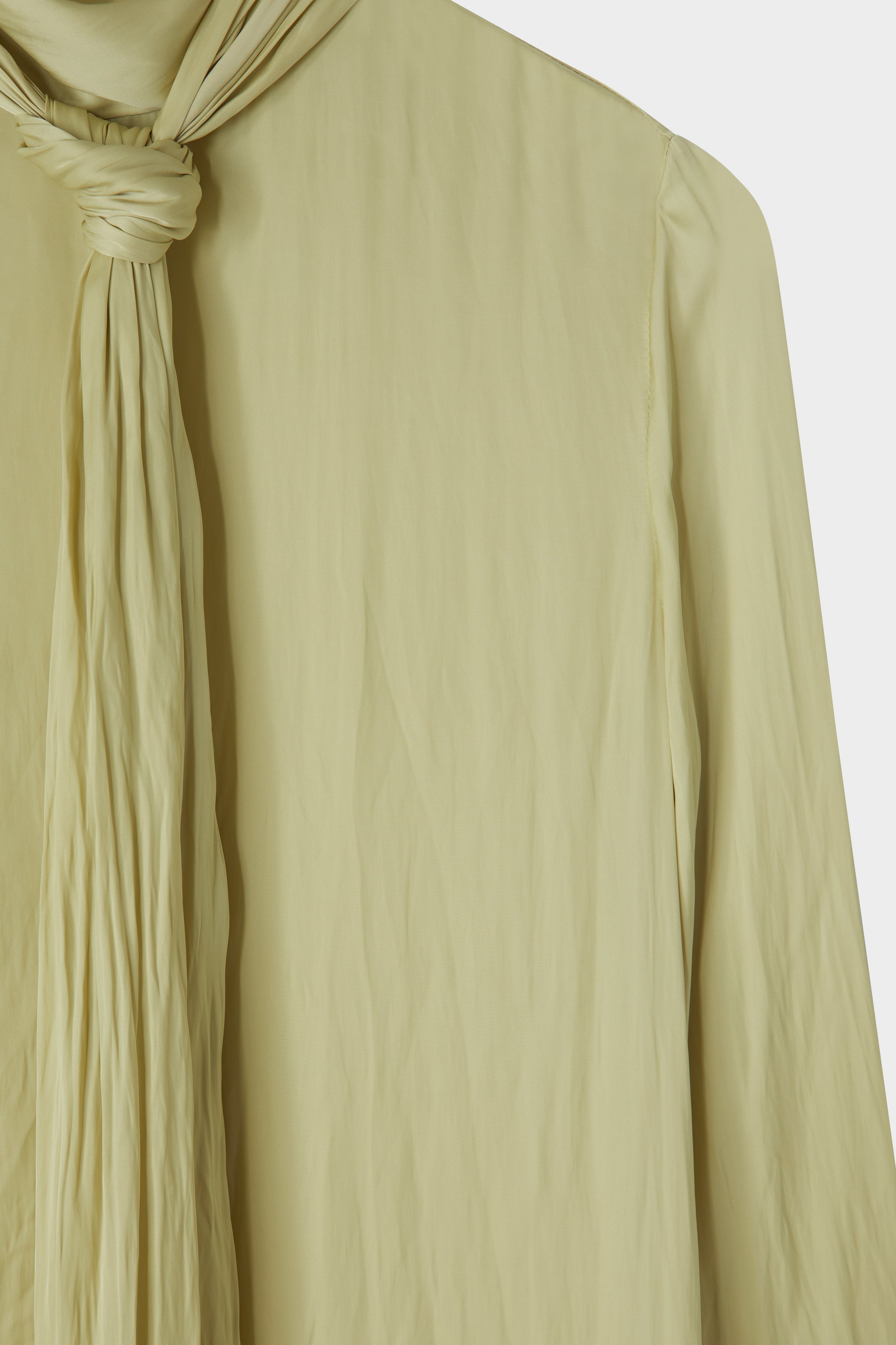 Bow dress canary