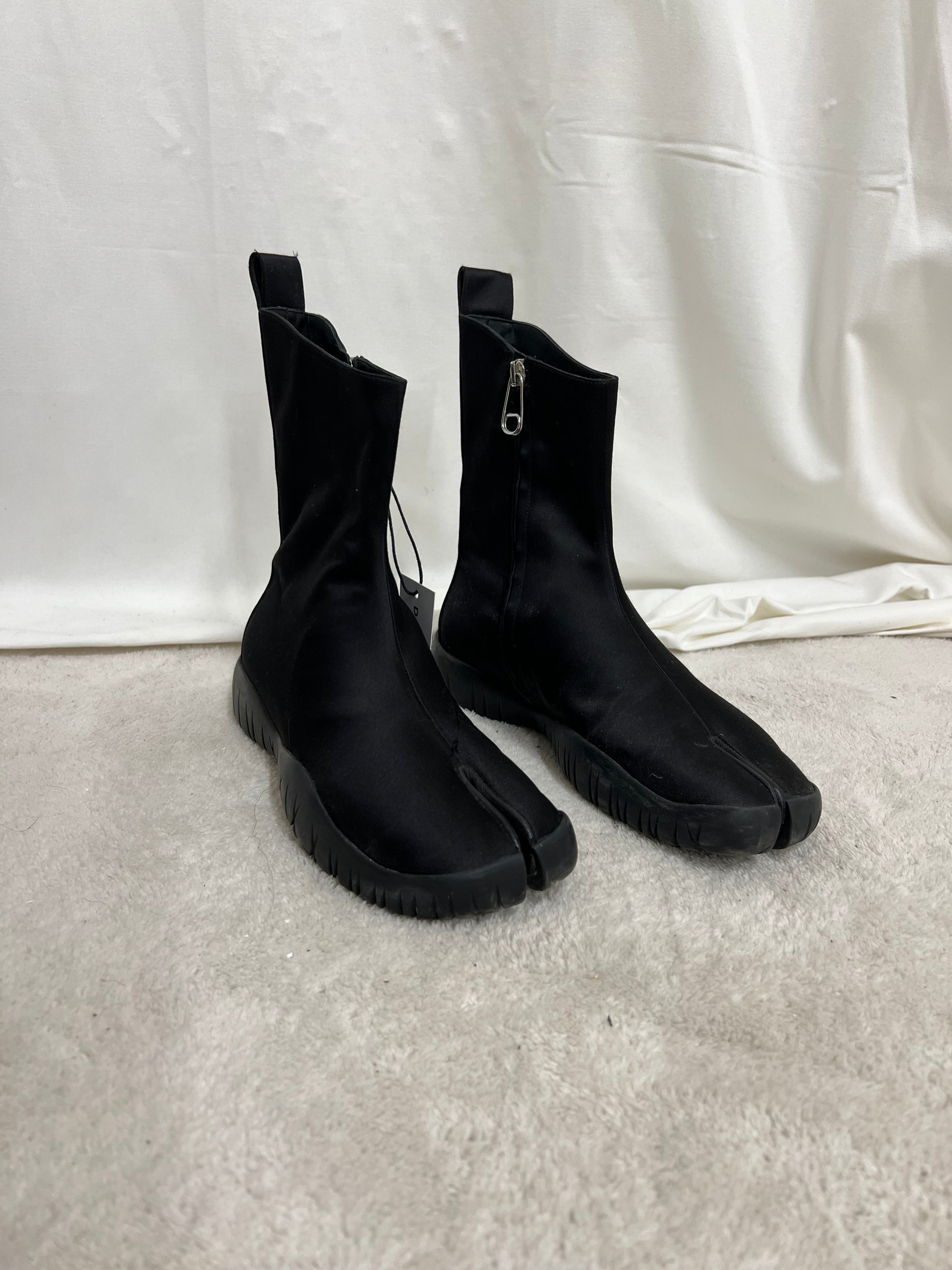 Mm6 tabi boots