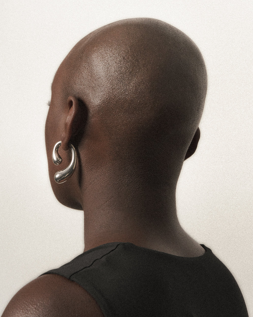 P earrings