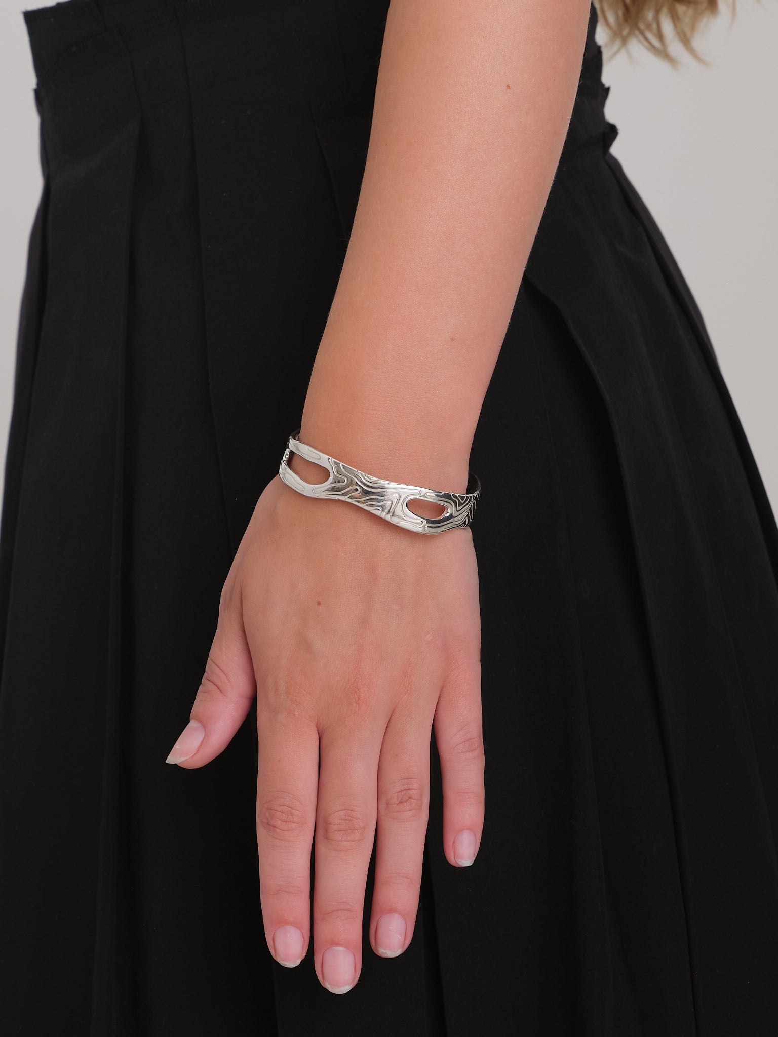 Globe bangle