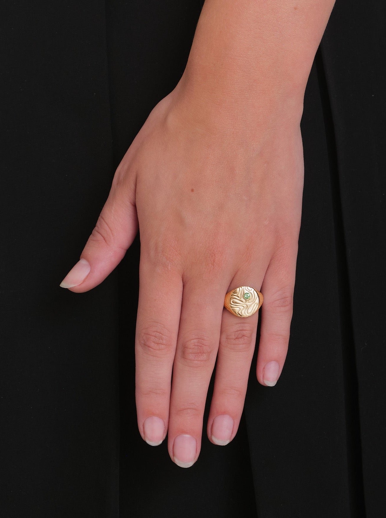 Globe signet