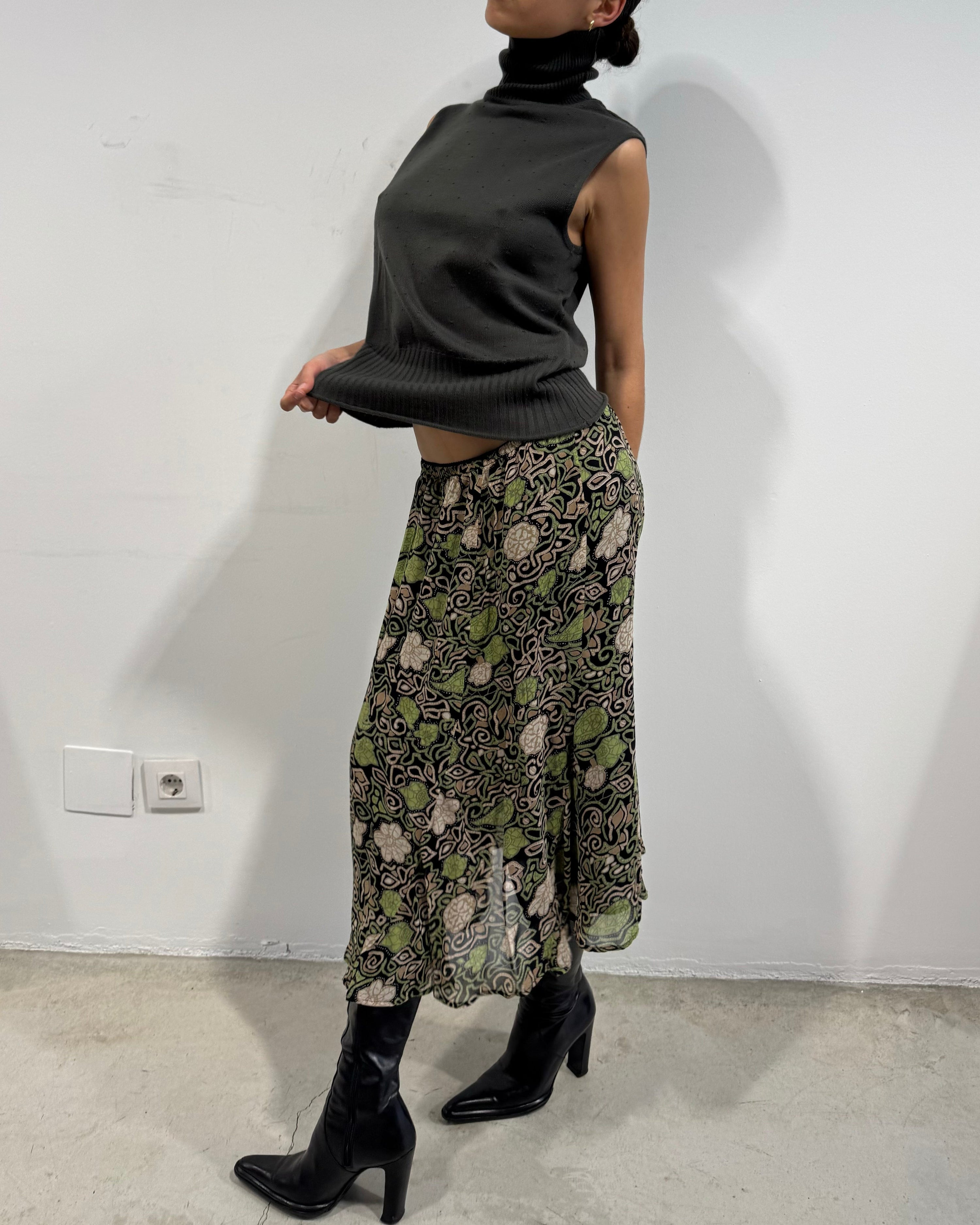 The raina top