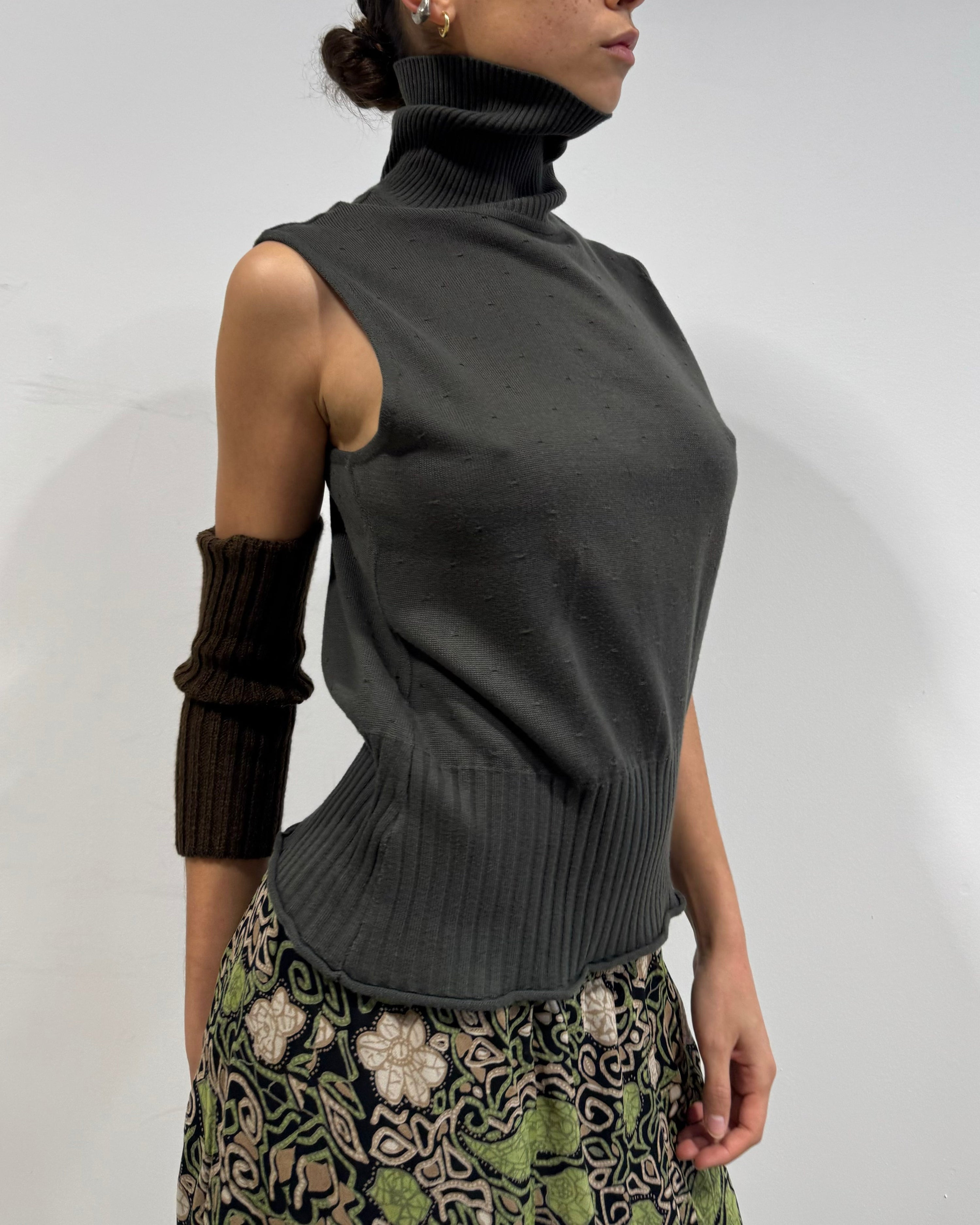 The raina top