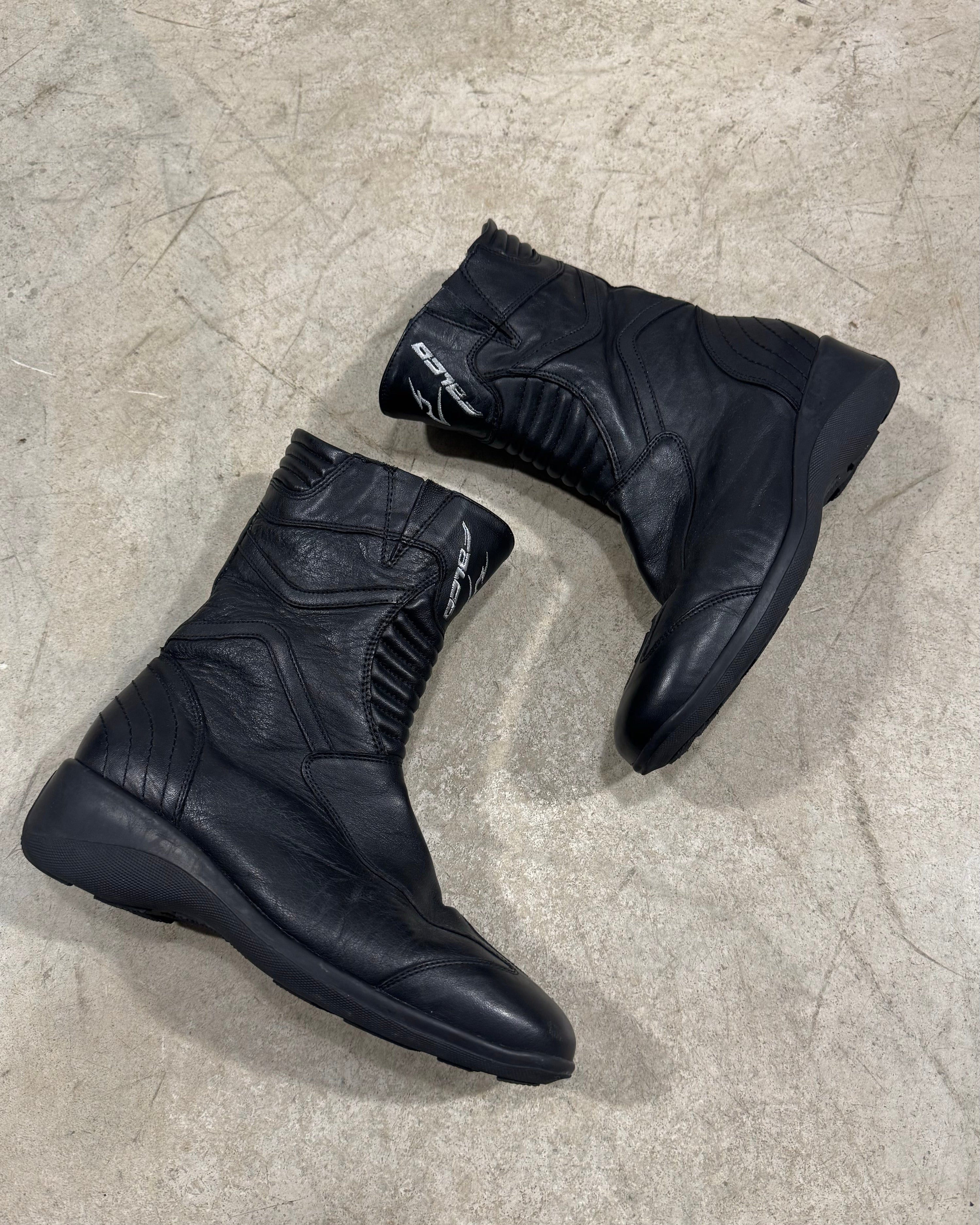 The axel boots