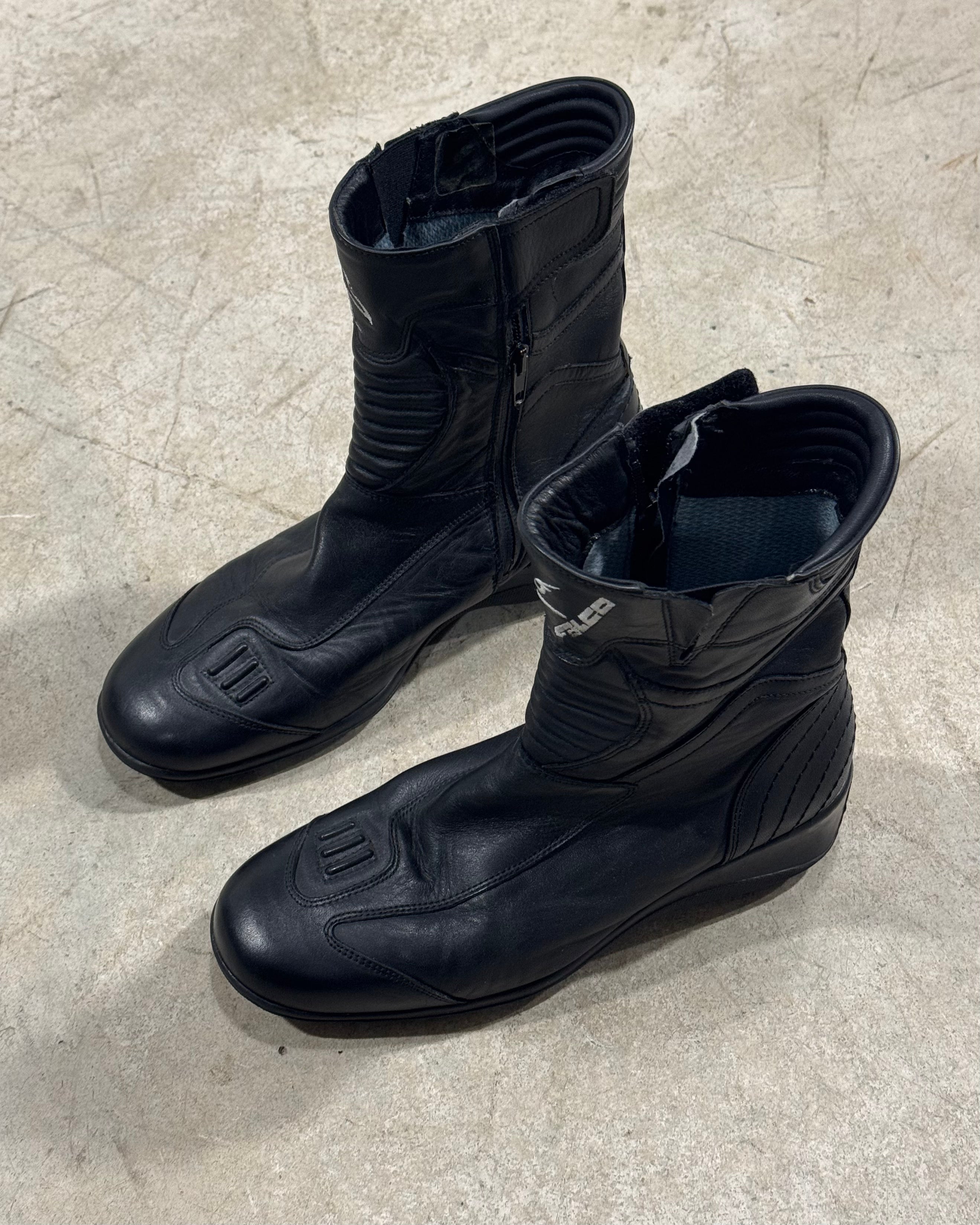 The axel boots