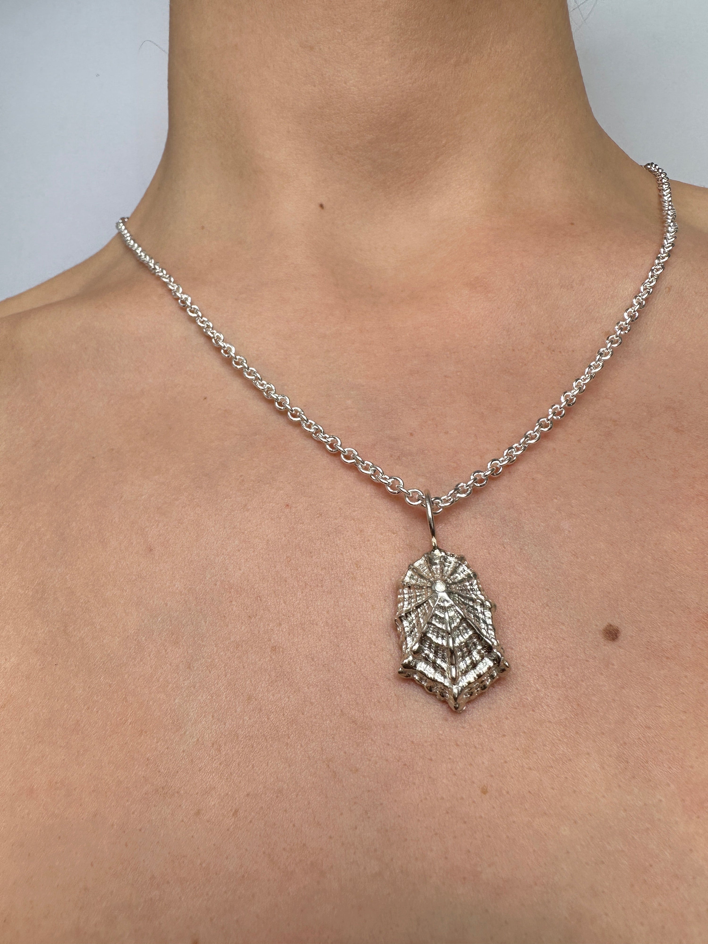 Charlie constantinou x octi small shell necklace