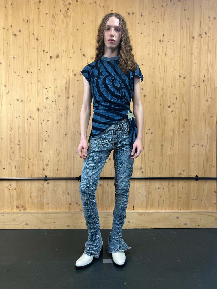 Blackless Side 
Knot T-Shirt