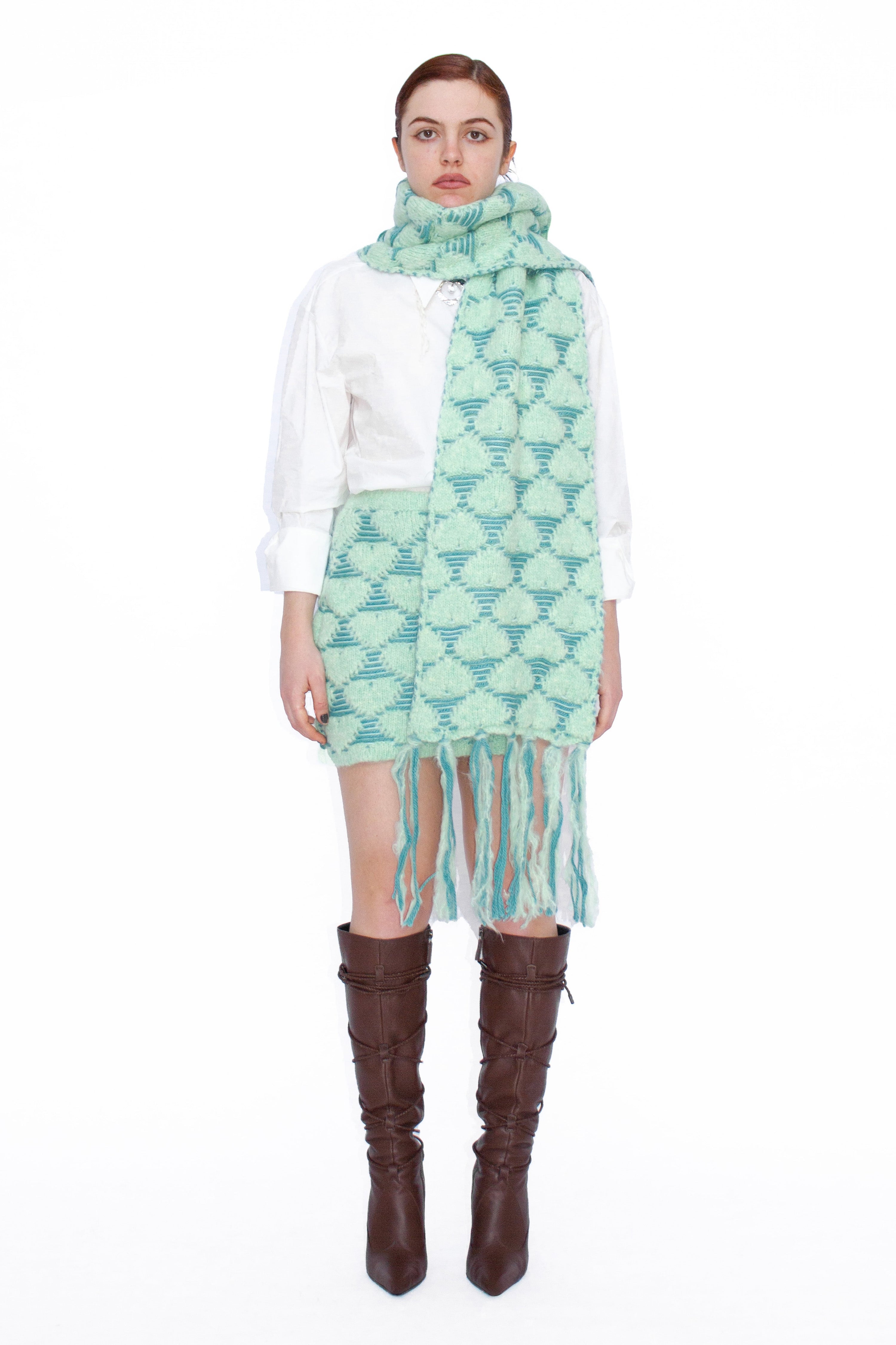Sciarpa in maglia a cuori jacquard