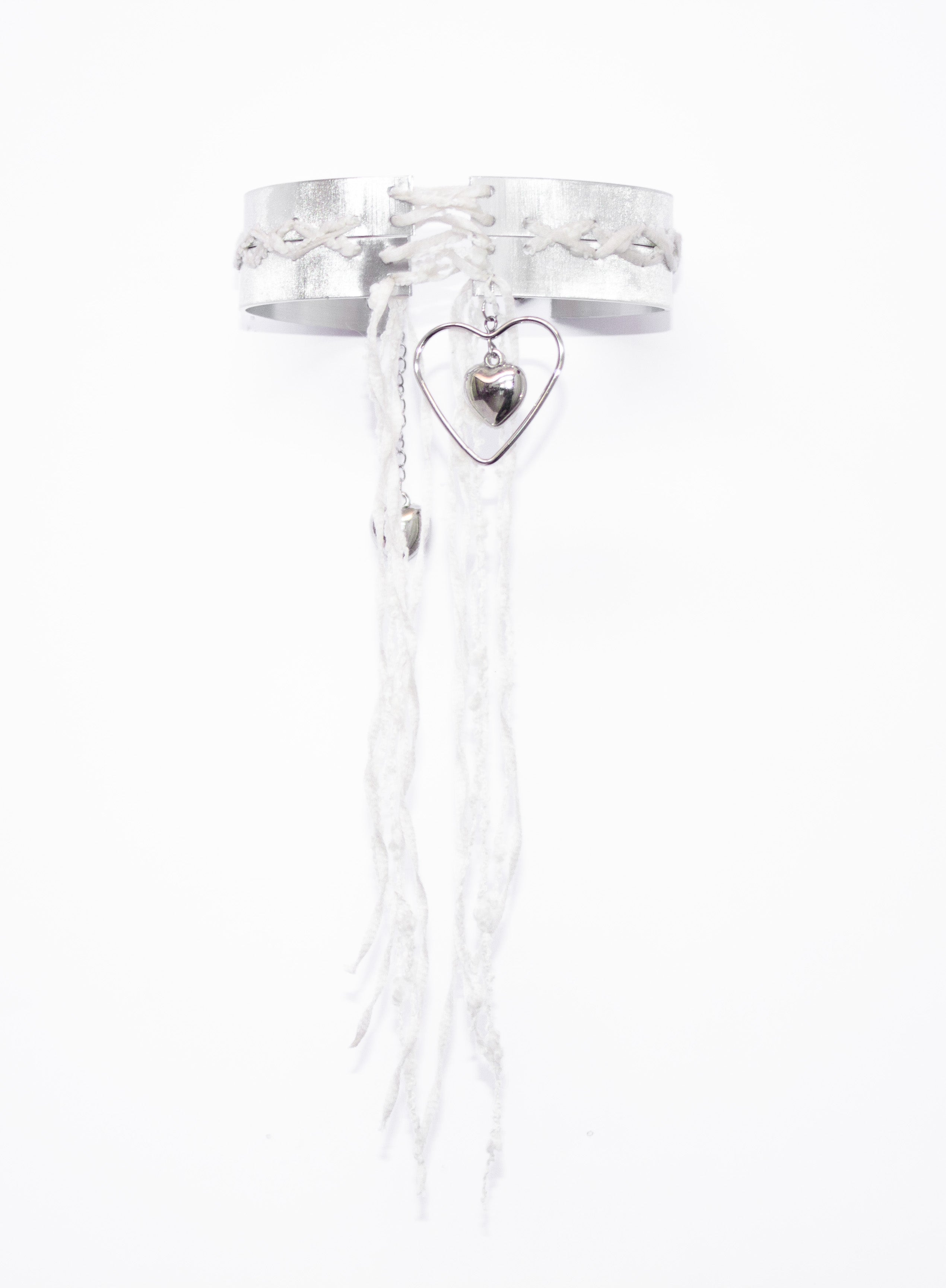 Collana con charms cuore e lacci