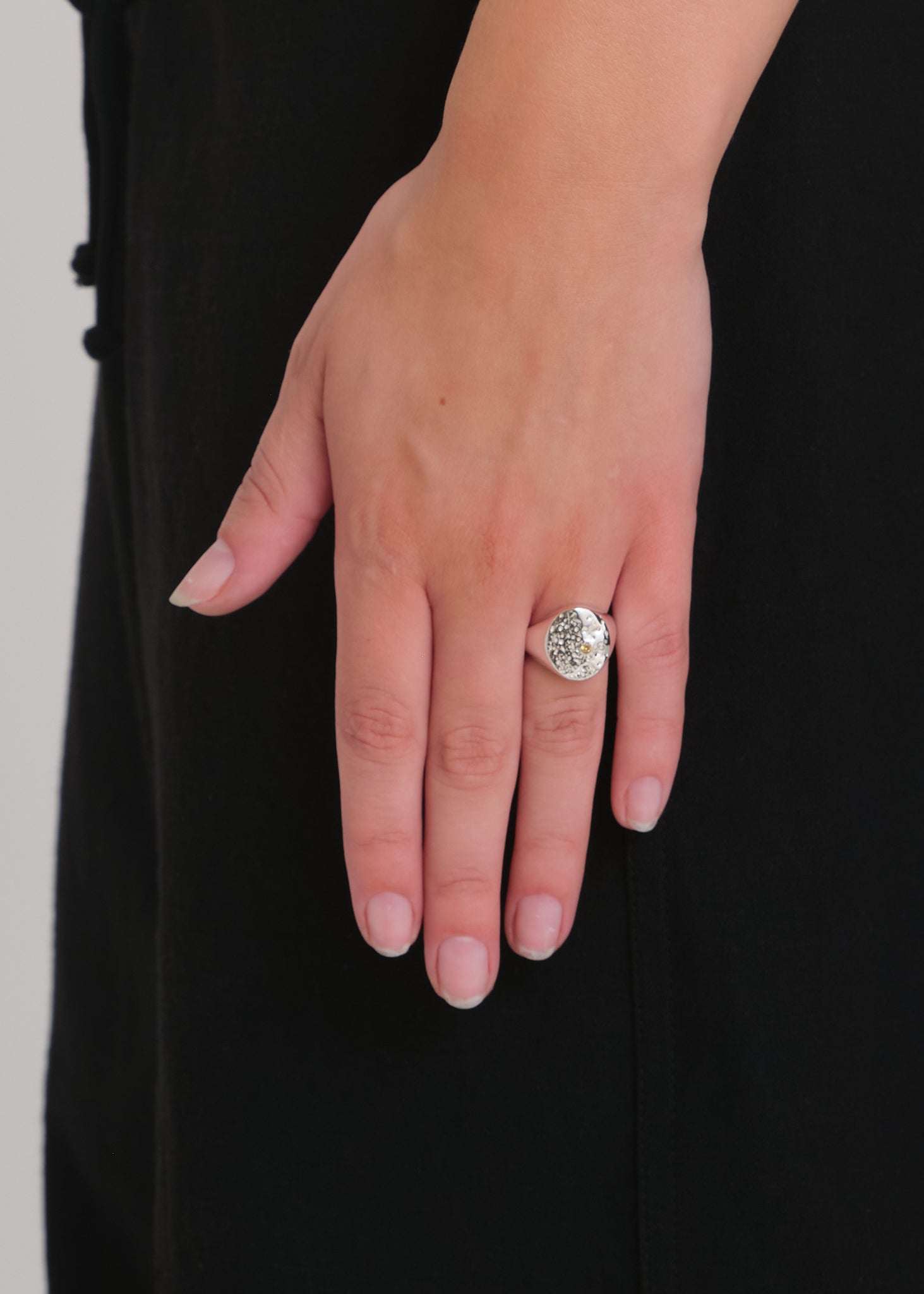 Lemon skin signet