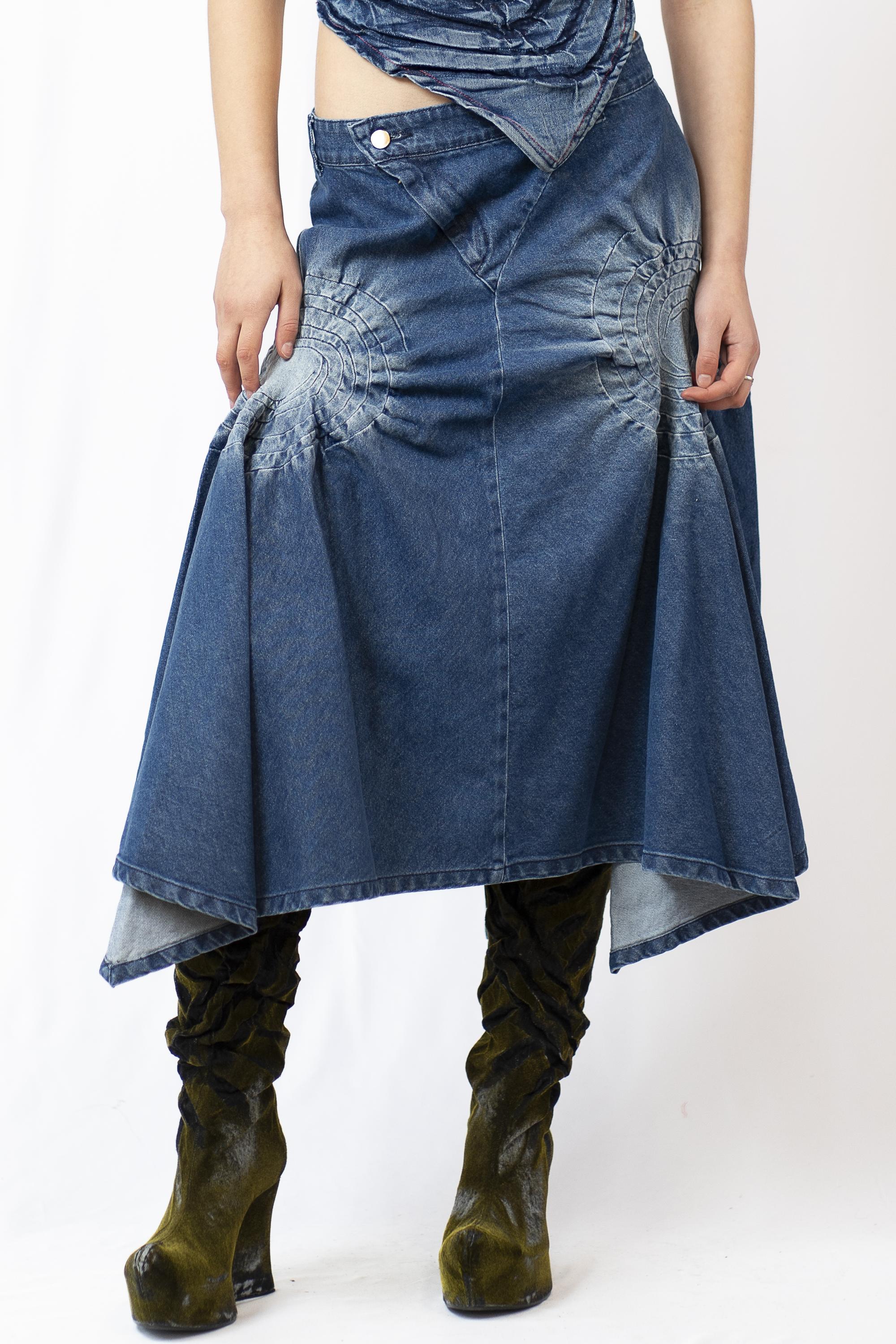 Low rise drift length skirt