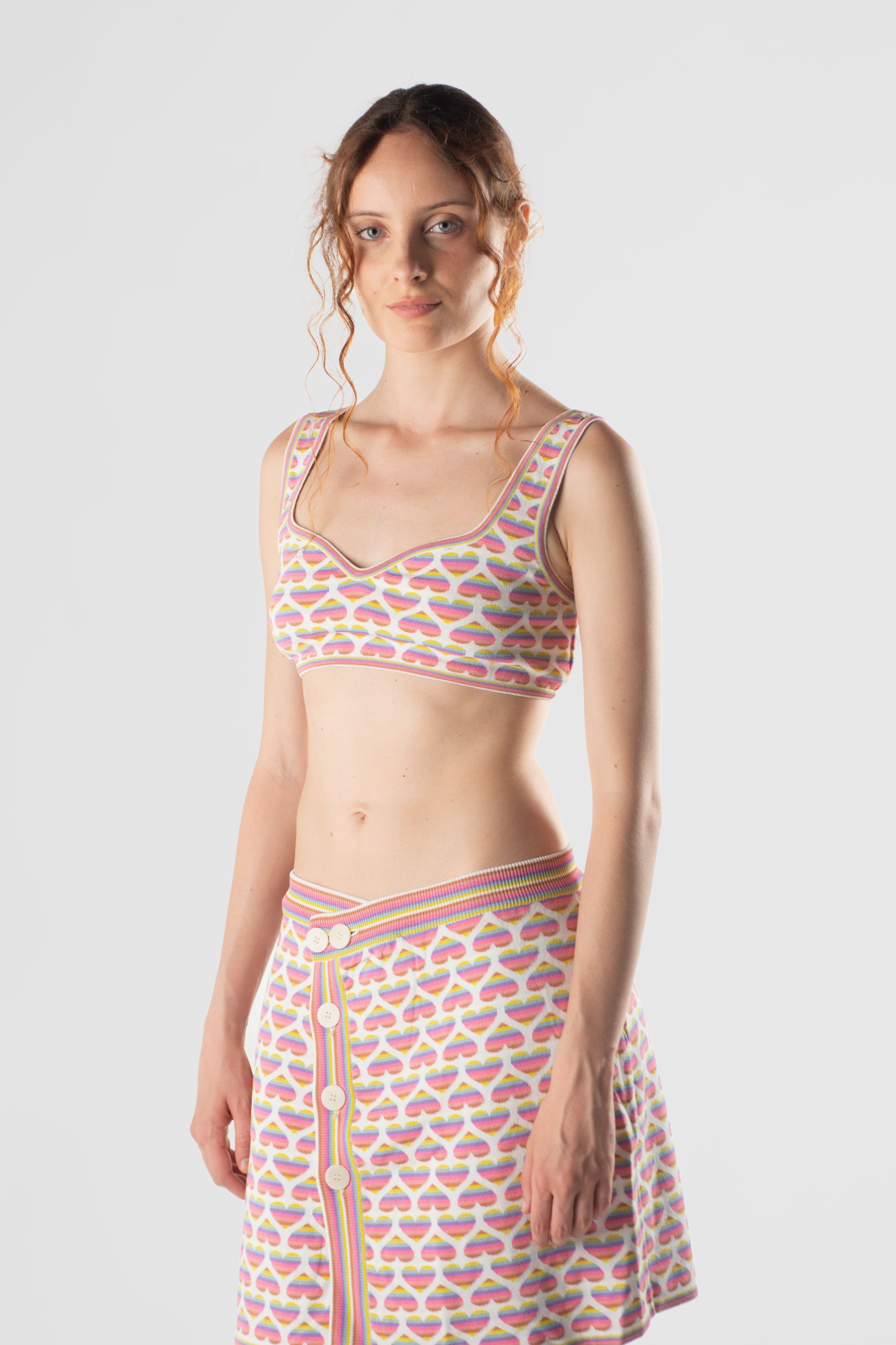 Top in maglia a cuori