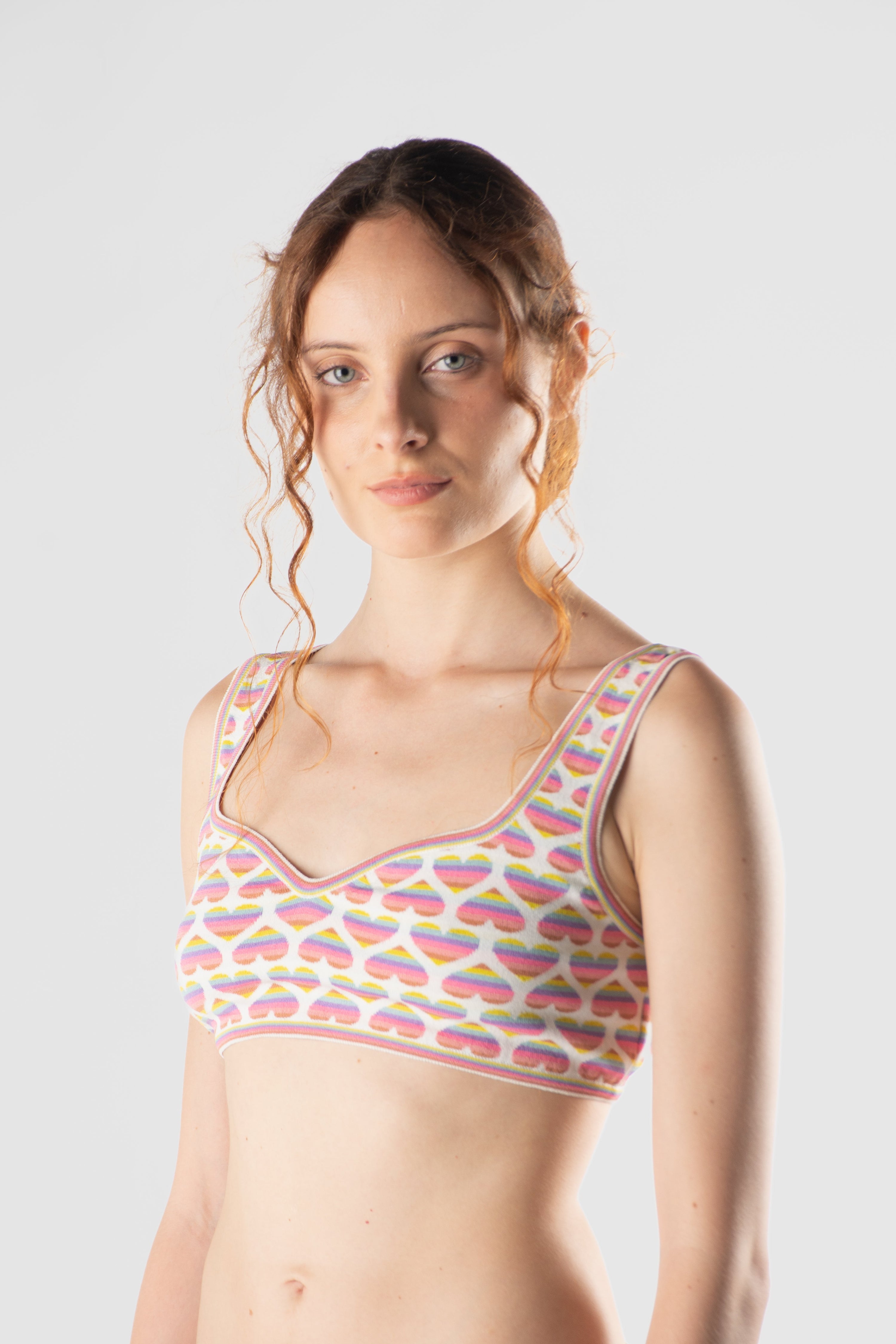 Top in maglia a cuori
