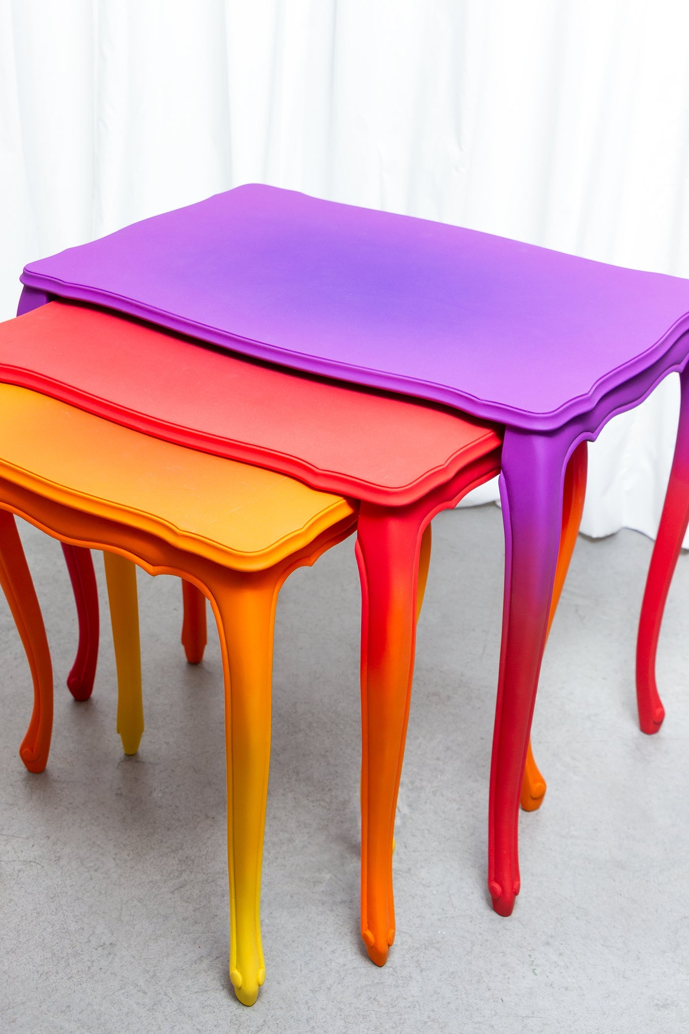 The degradé nesting tables