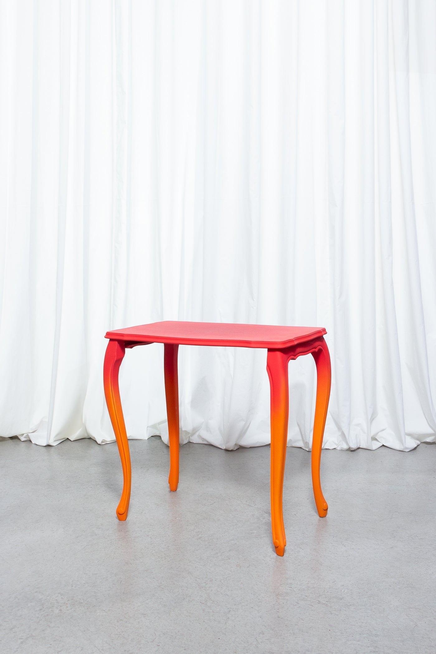 The degradé nesting tables