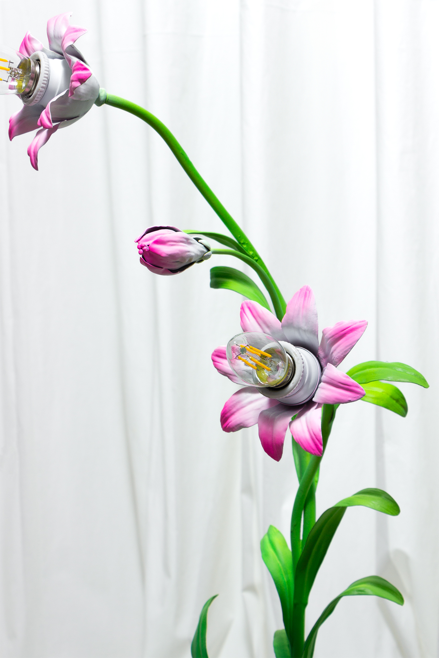 The venomous lillies lamp