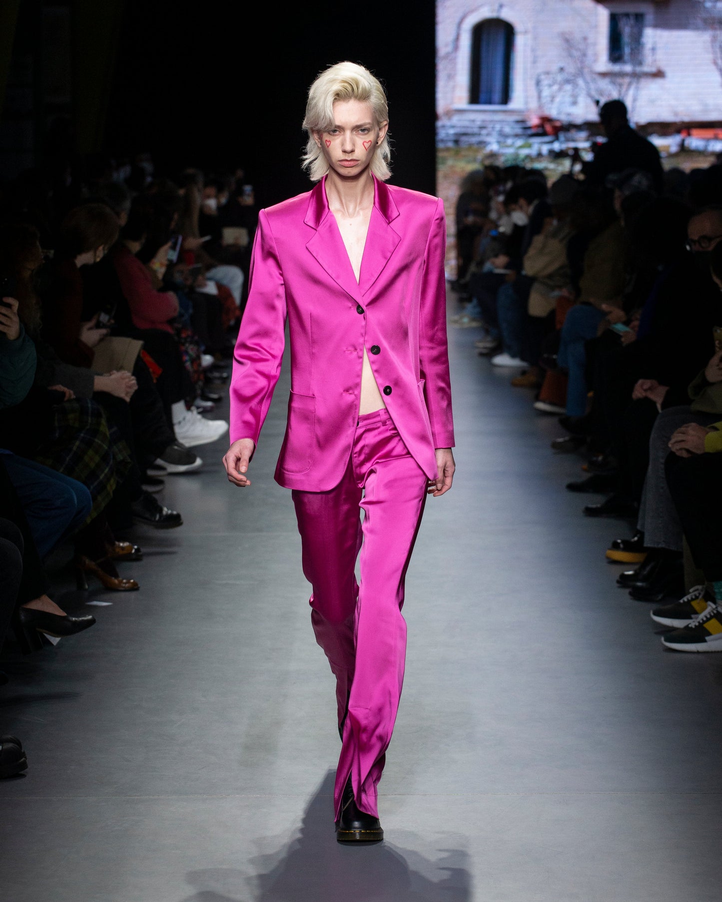 Pantalone in raso fucsia