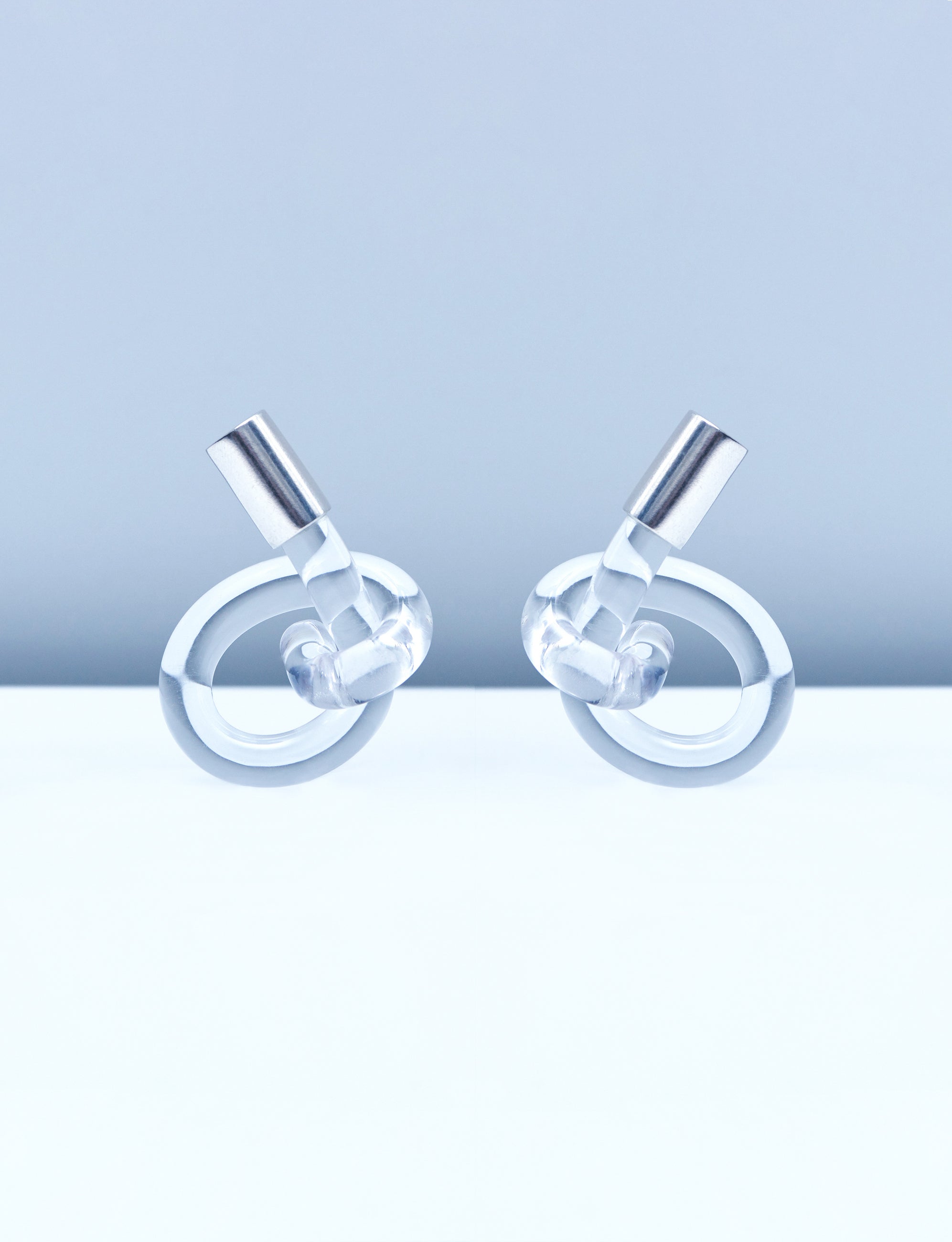 Small knot earrings