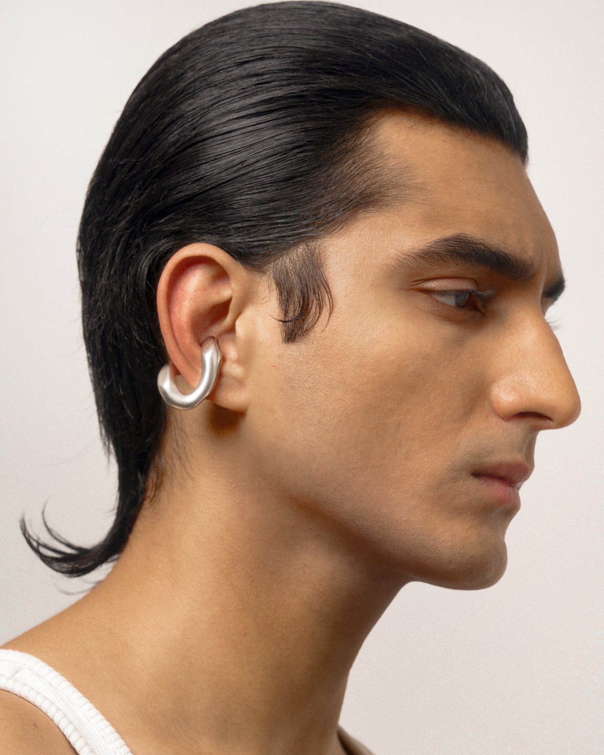 Catena small ear cuff
