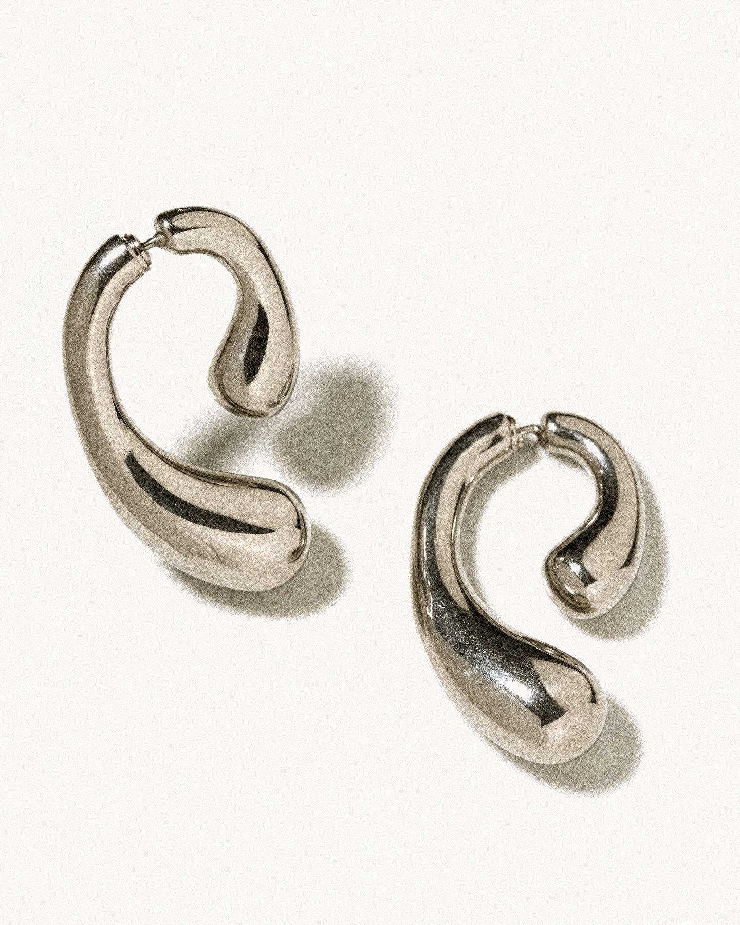 P earrings
