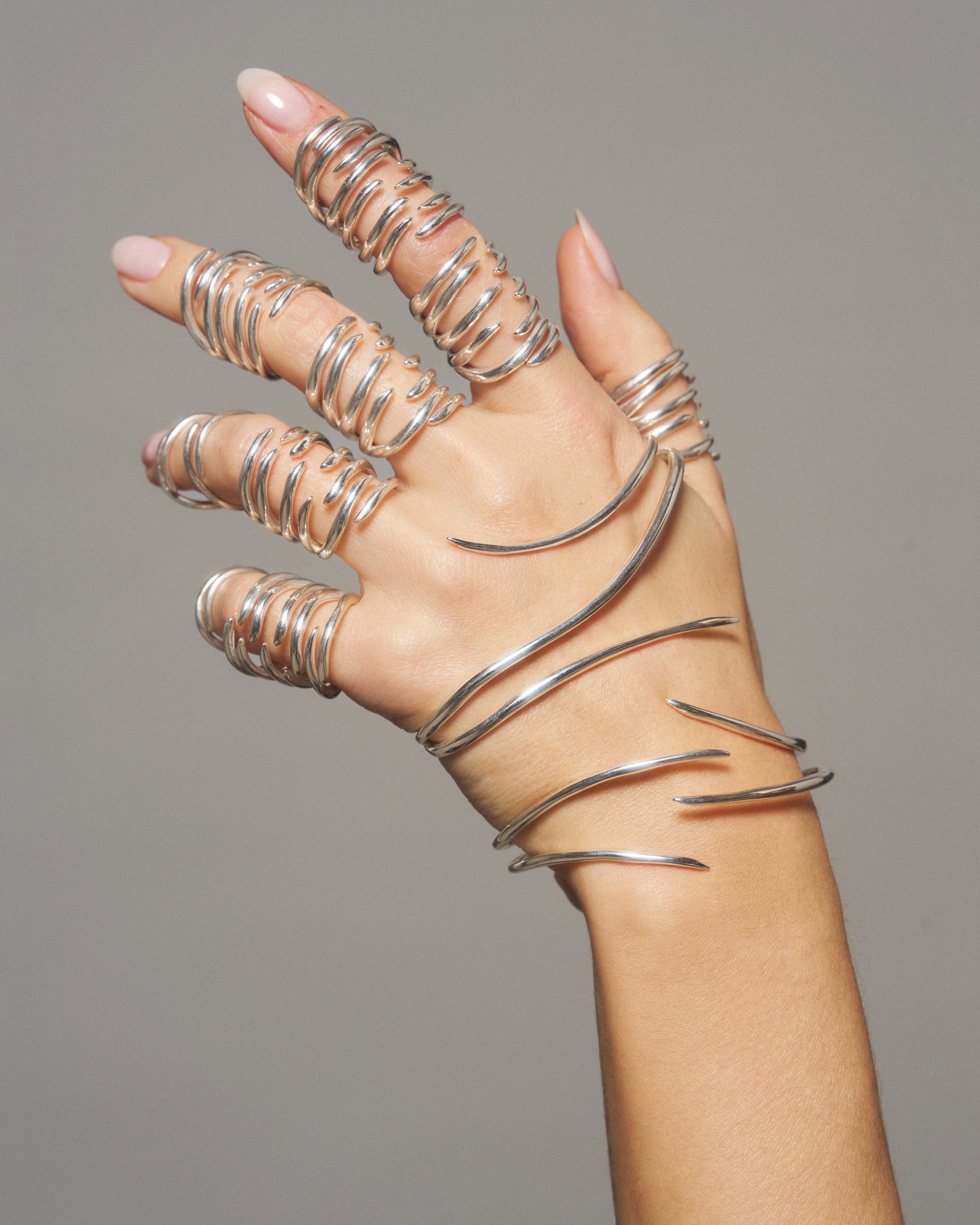 Ritorto hand bracelet