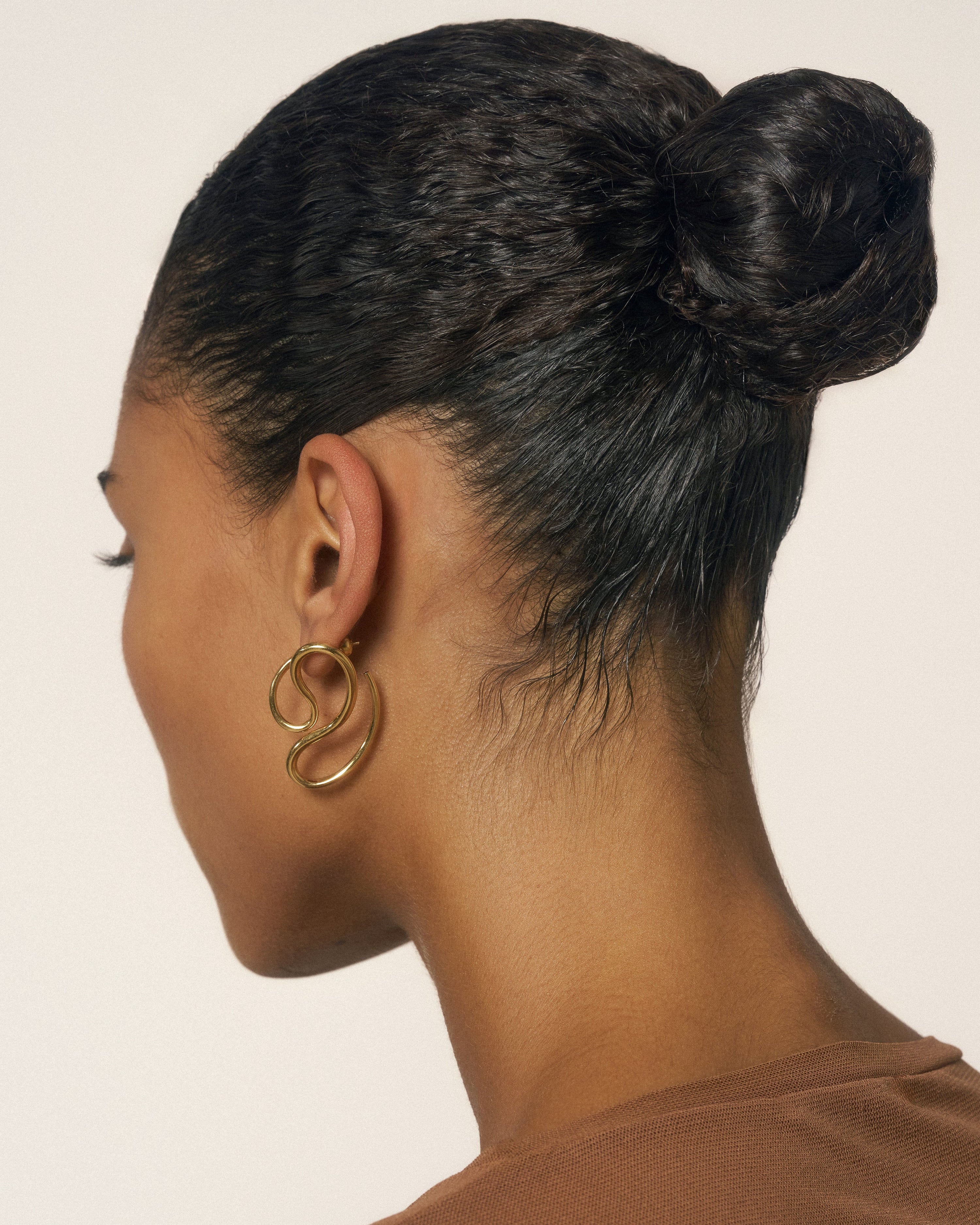 P continua earrings
