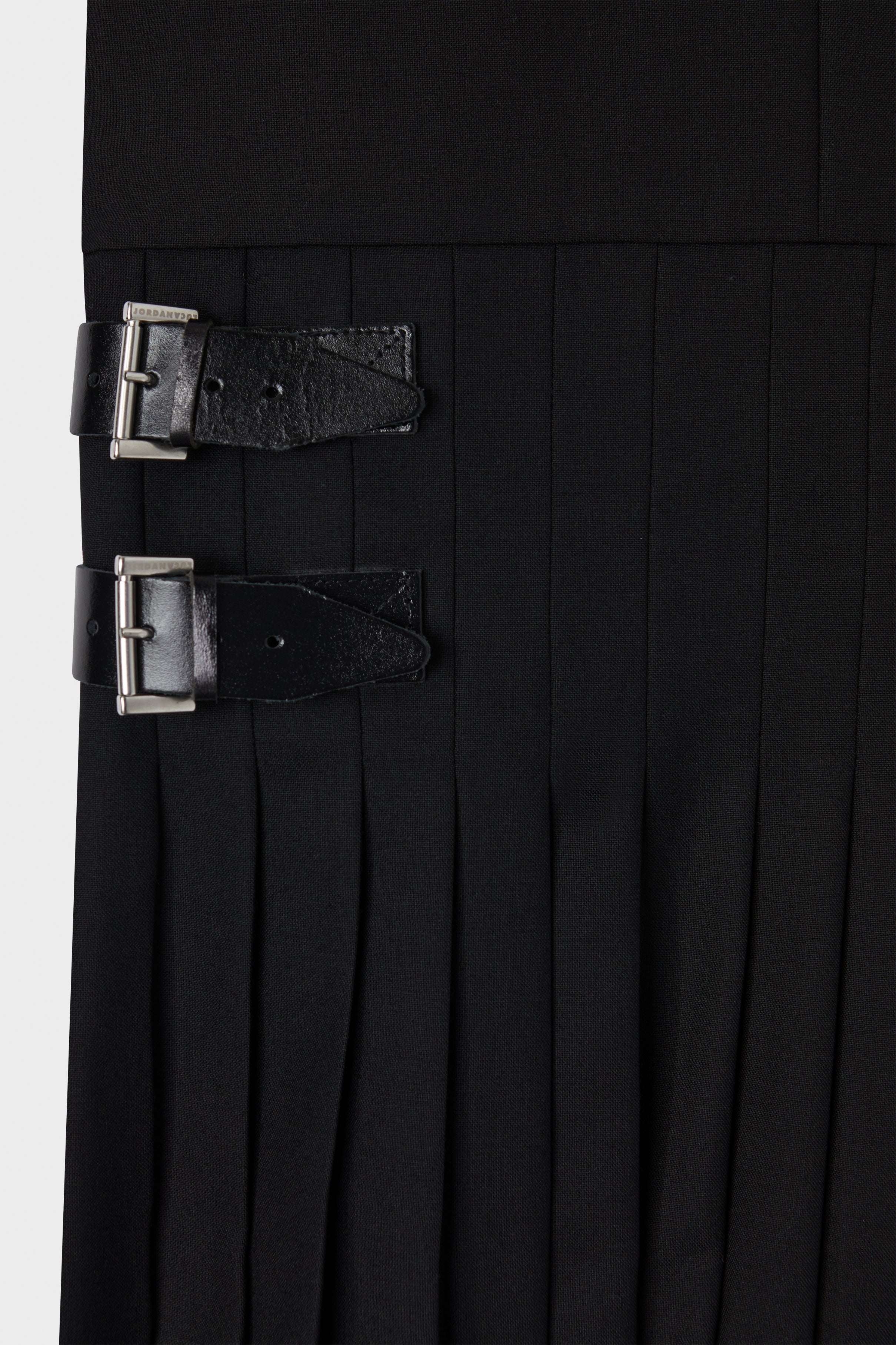 Convex skirt black