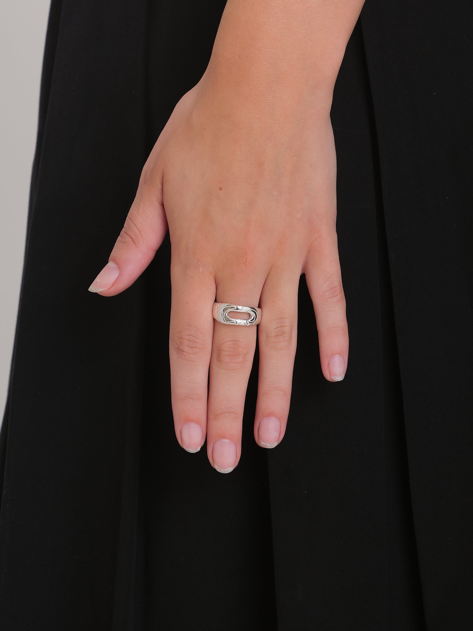 Thin globe ring