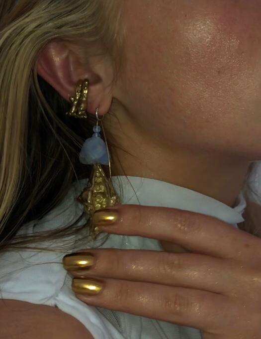 Venus shell earring