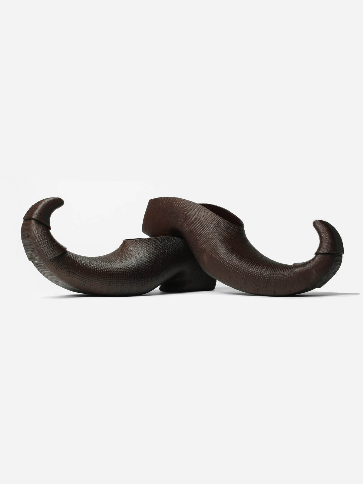 Curled toe mules in dark mahogany