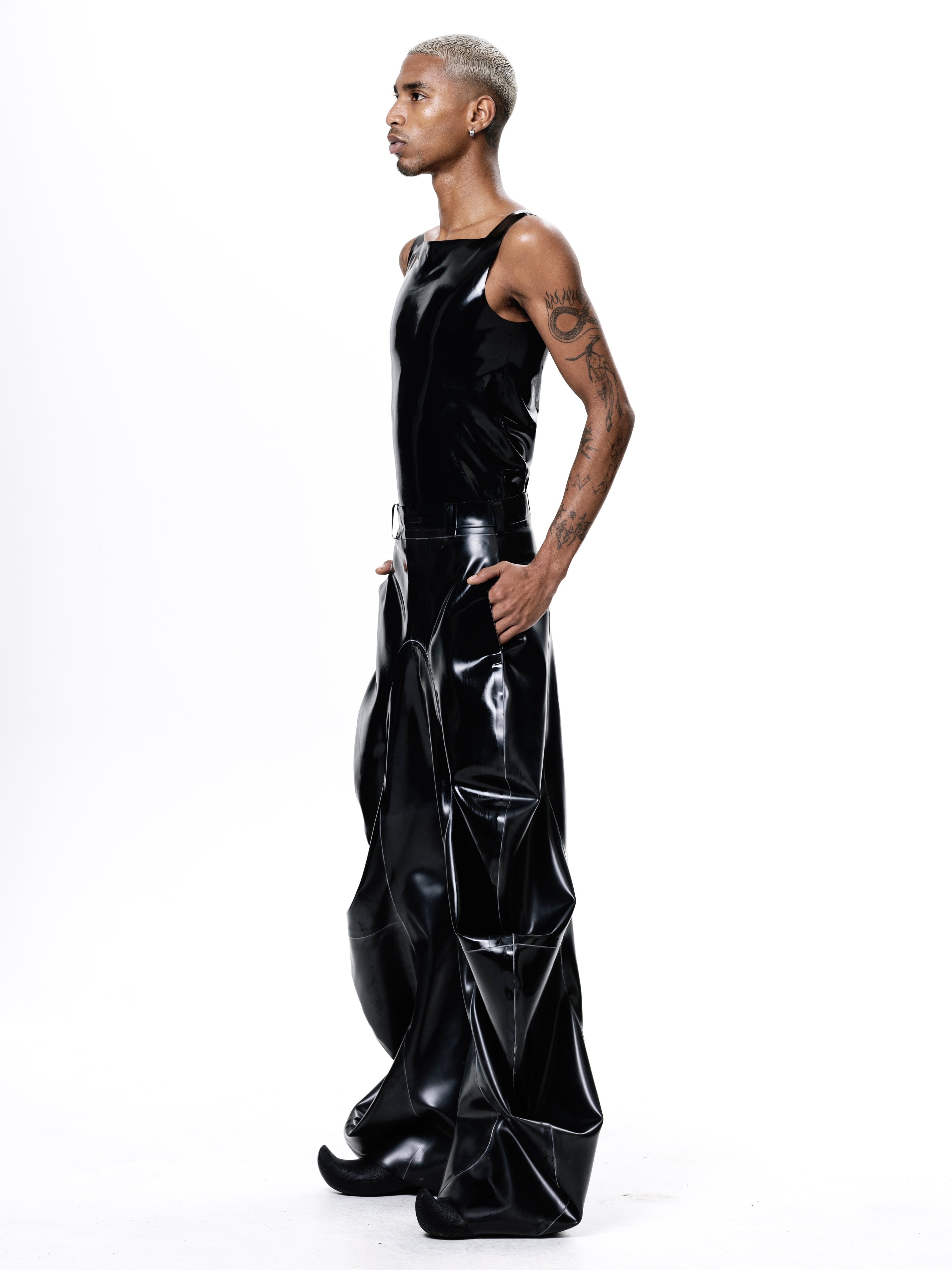 Essential latex tank - black