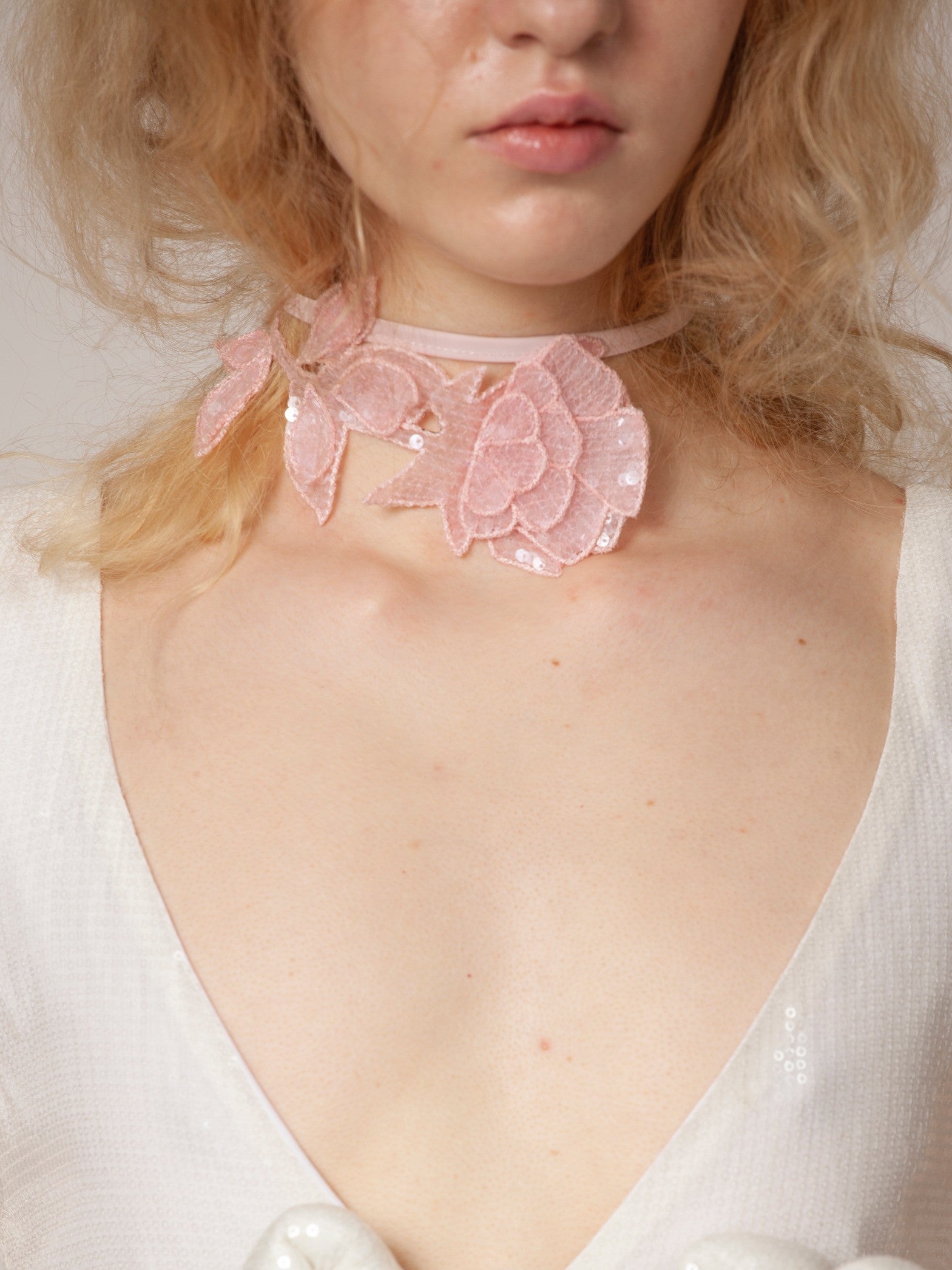 Rose choker
