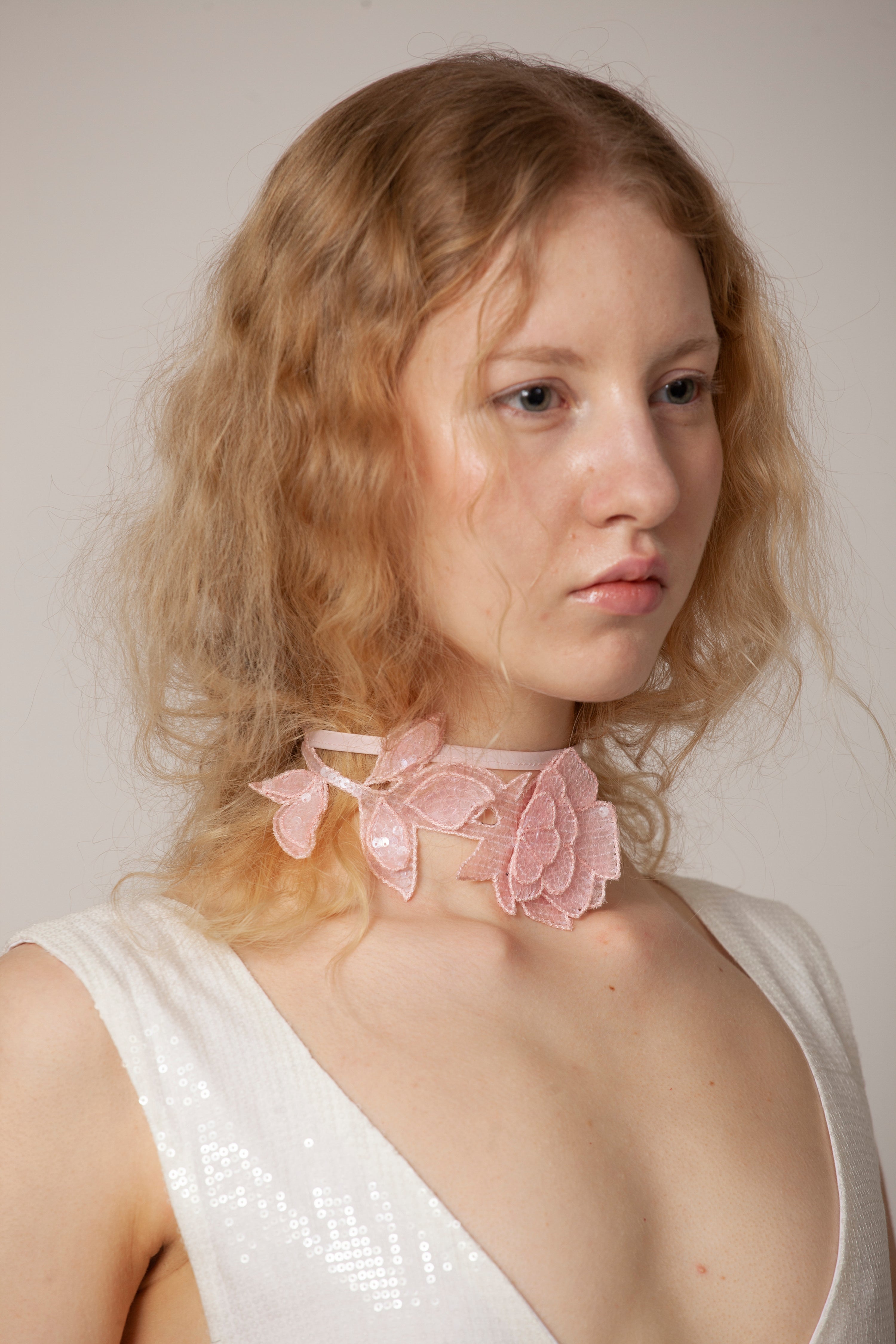 Rose choker