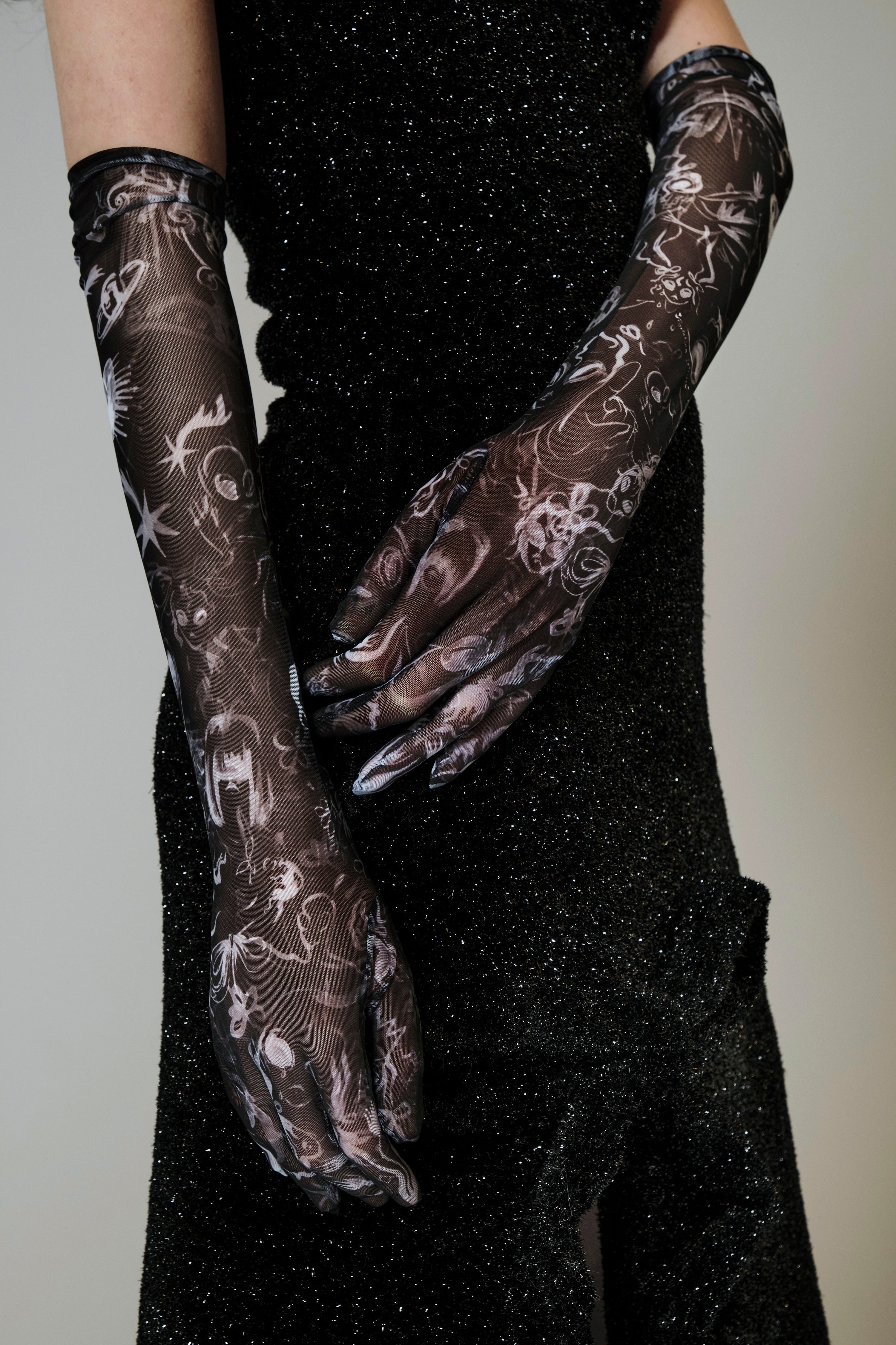 Glora gloves black sketchbook print